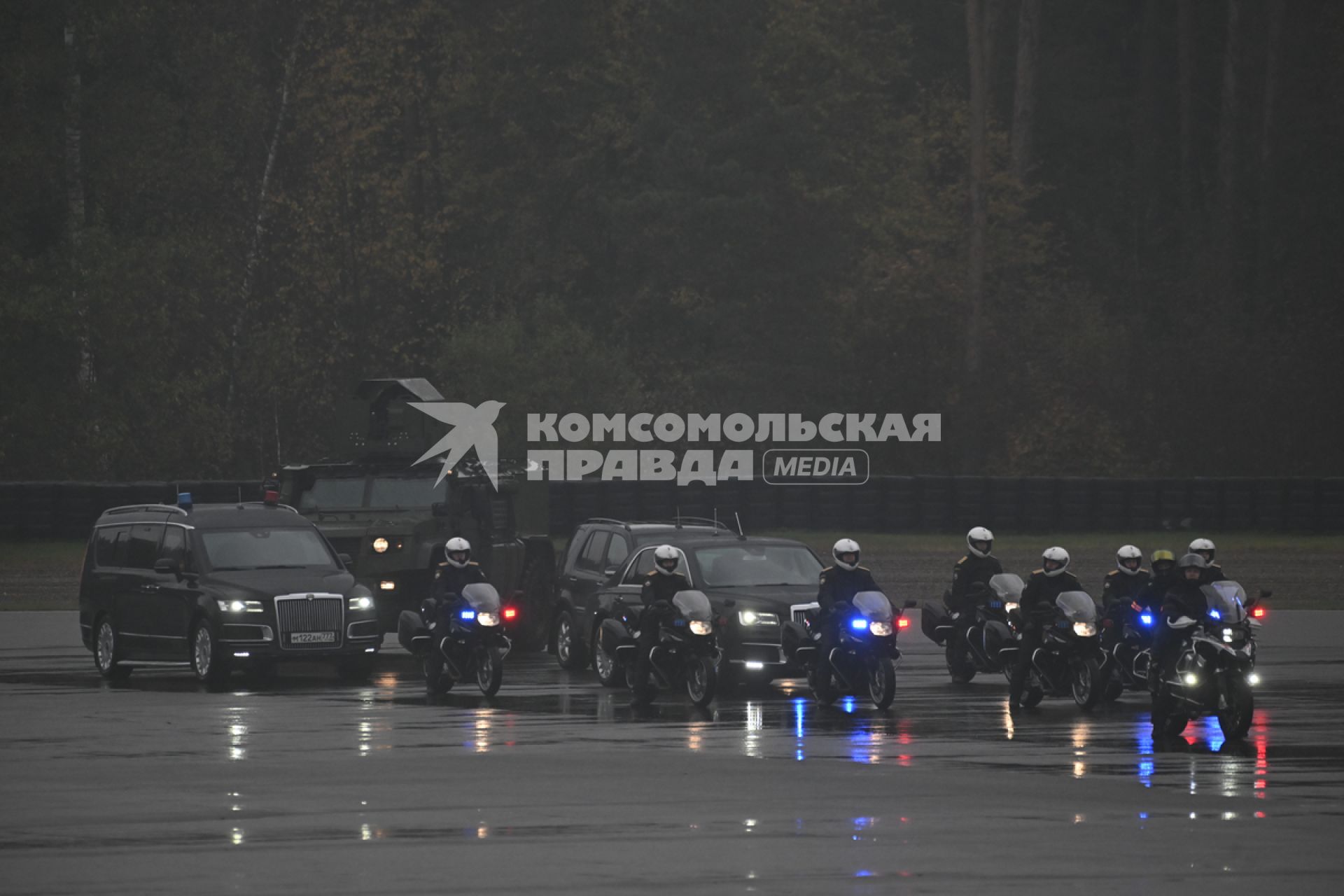 Соревнования по скоростному маневрированию водителей ФСО России в Подмосковье