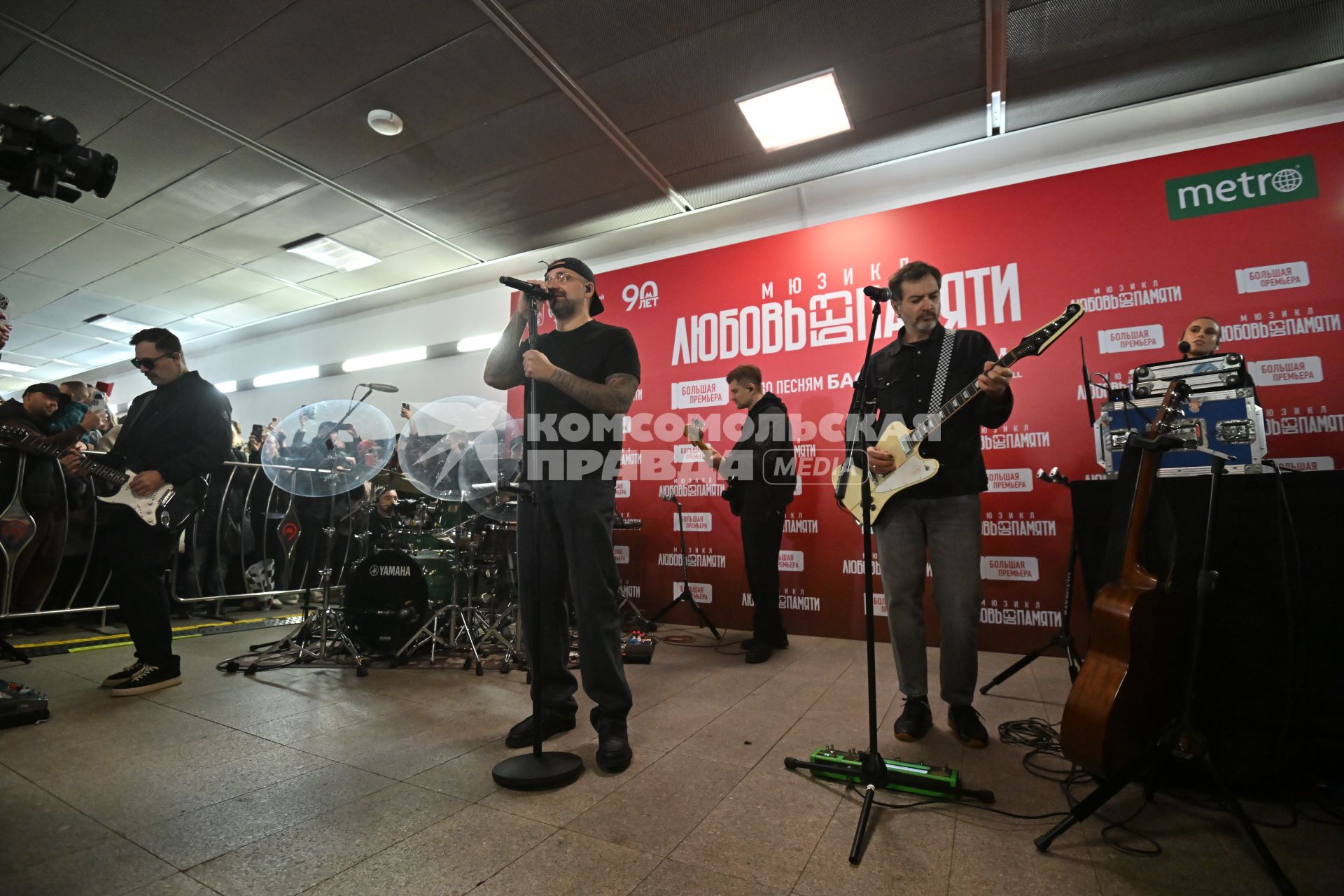 Выступление рэпера  Басты в Московском метро