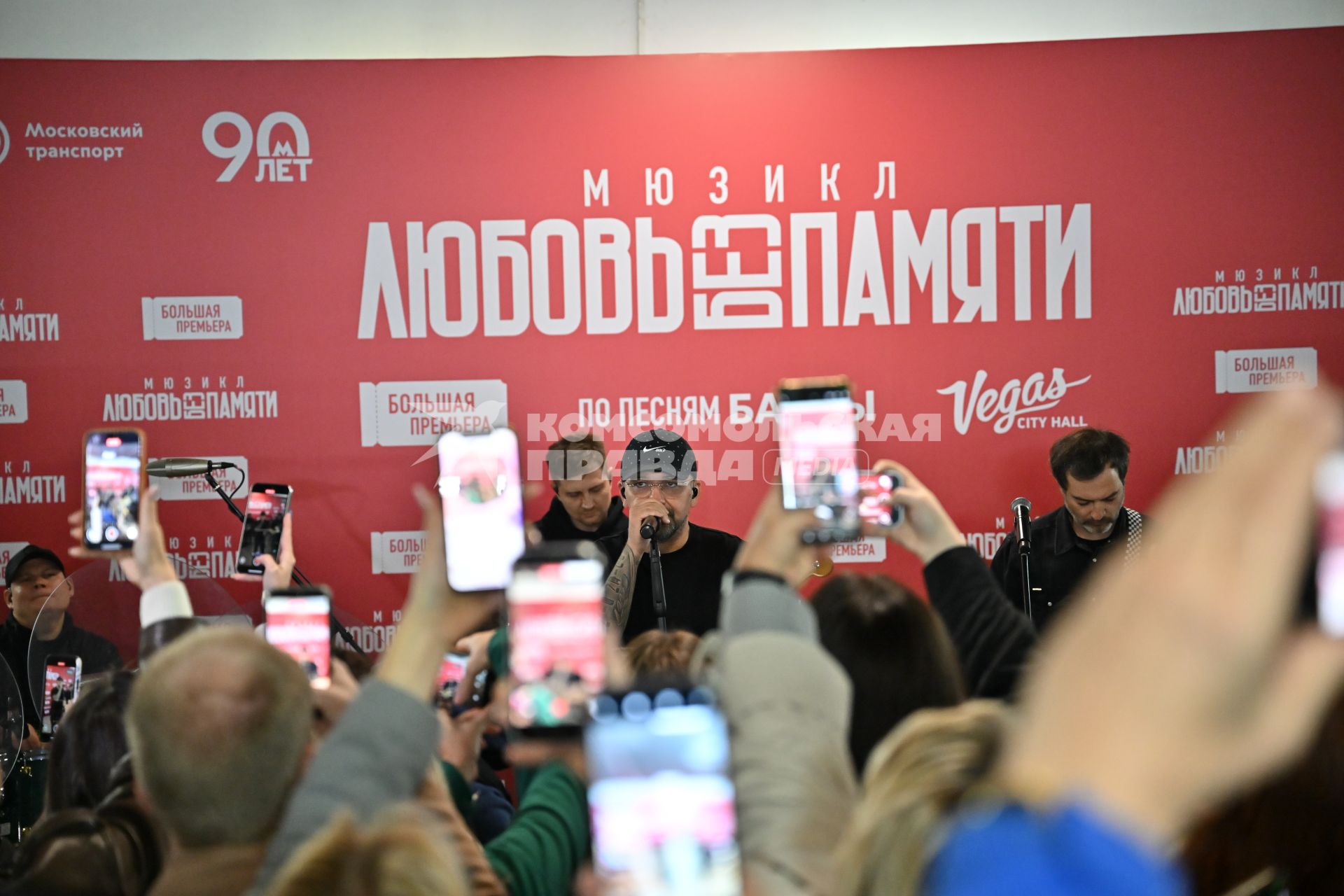 Выступление рэпера  Басты в Московском метро