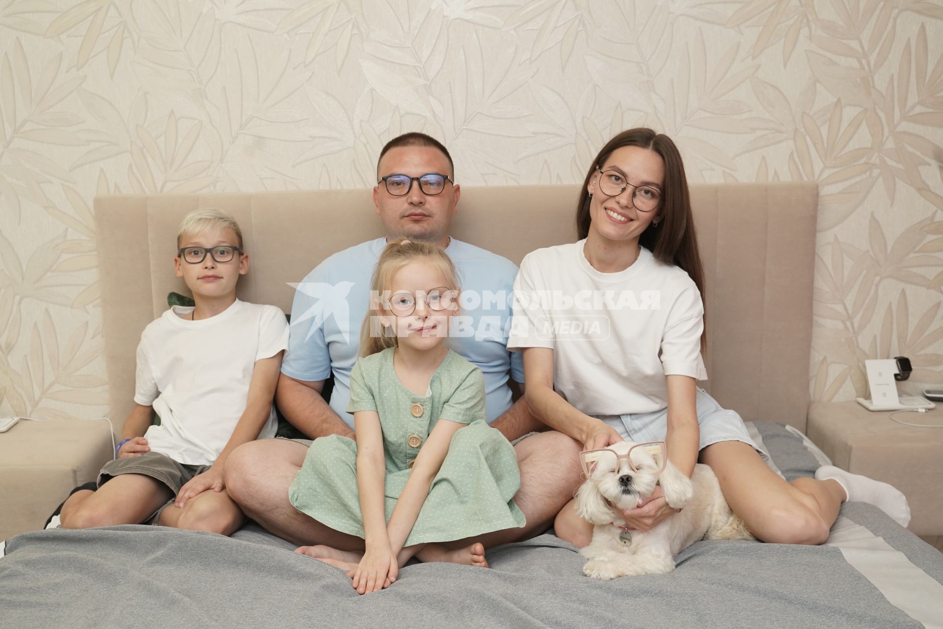 Семья в очках
