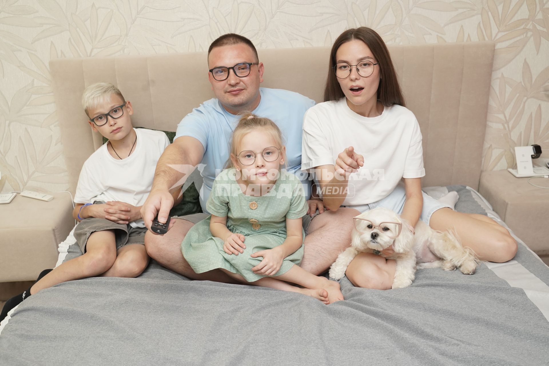 Семья в очках