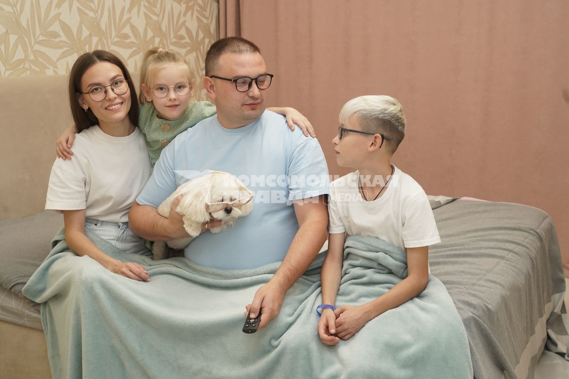 Семья в очках