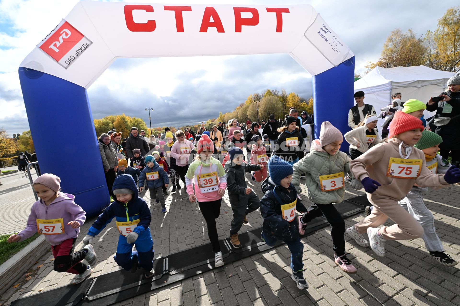 Благотворительный забег в кокошниках Без границ\"