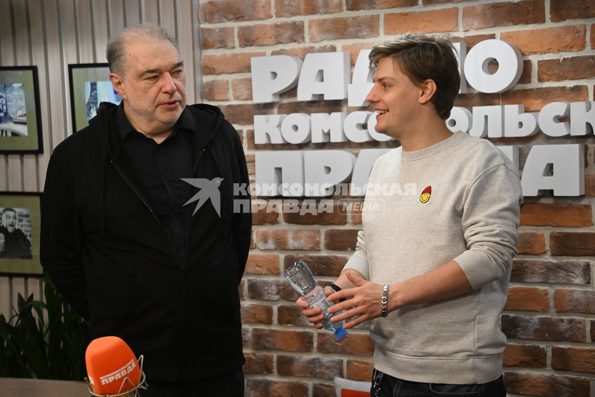 Павел Табаков и Анатолий Максимов на радиостанции Комсомольская правда\"