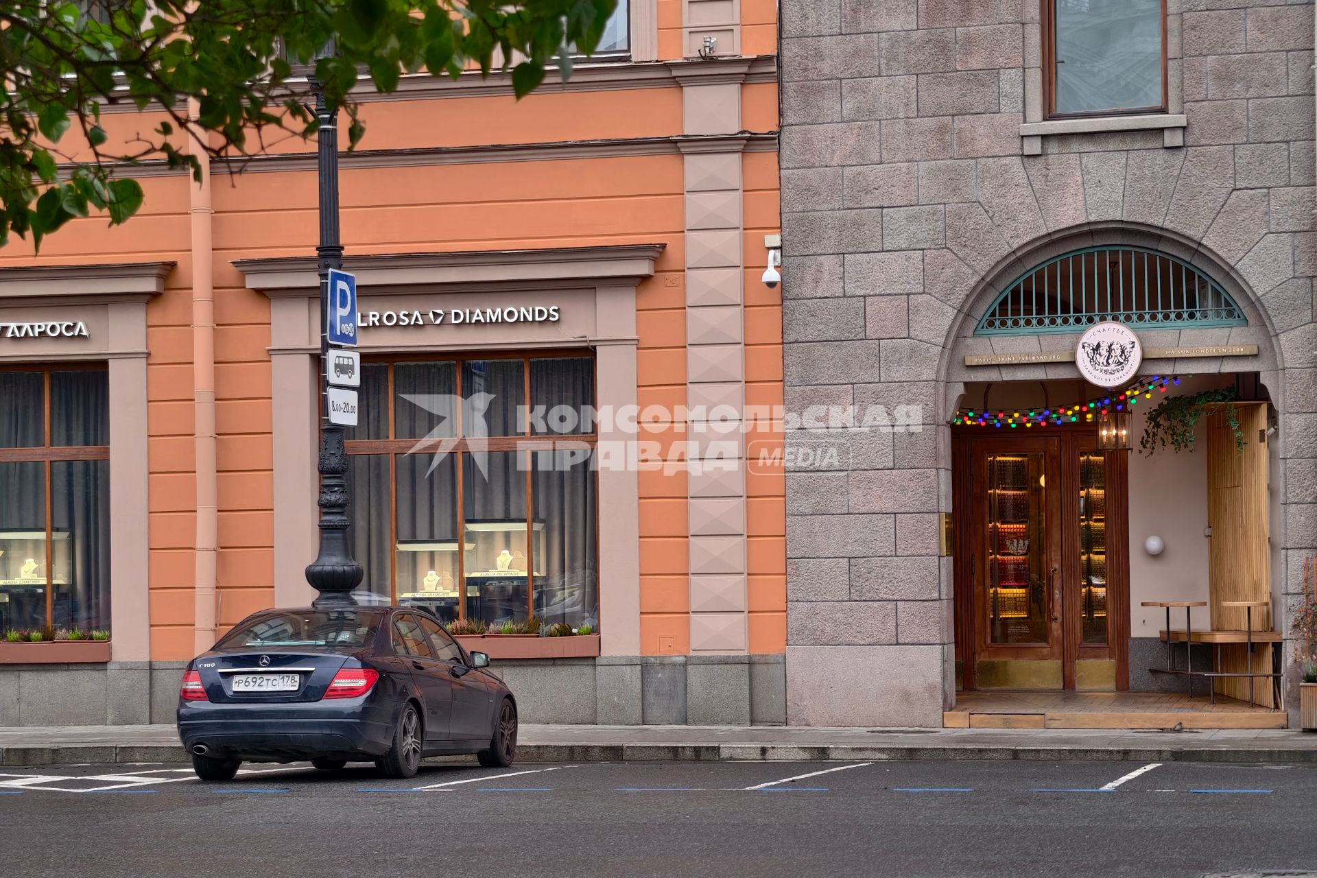 Новые тарифы на платную парковку начали действовать в Петербурге