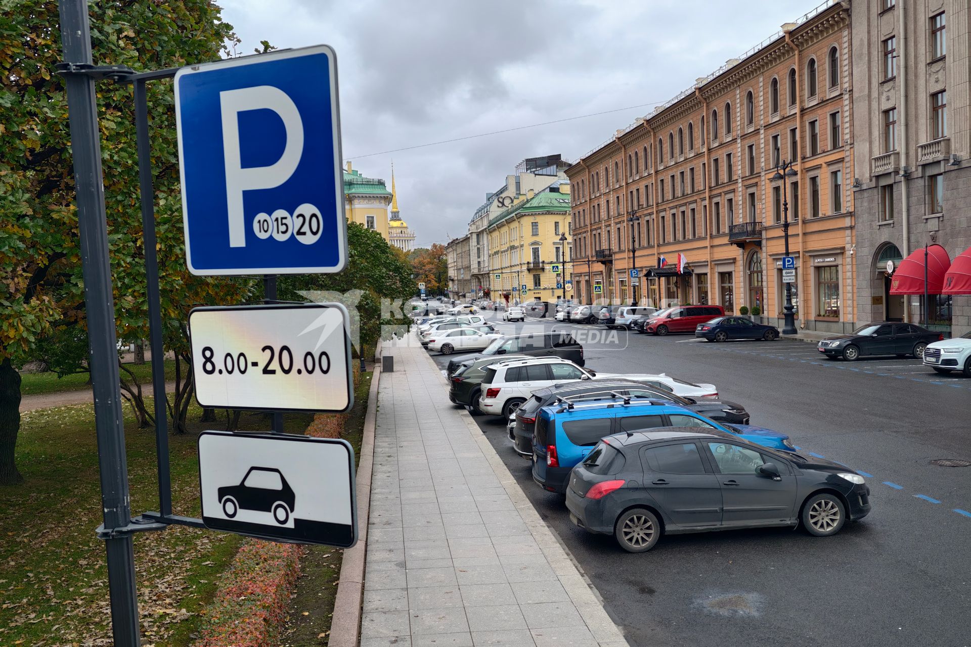 Новые тарифы на платную парковку начали действовать в Петербурге