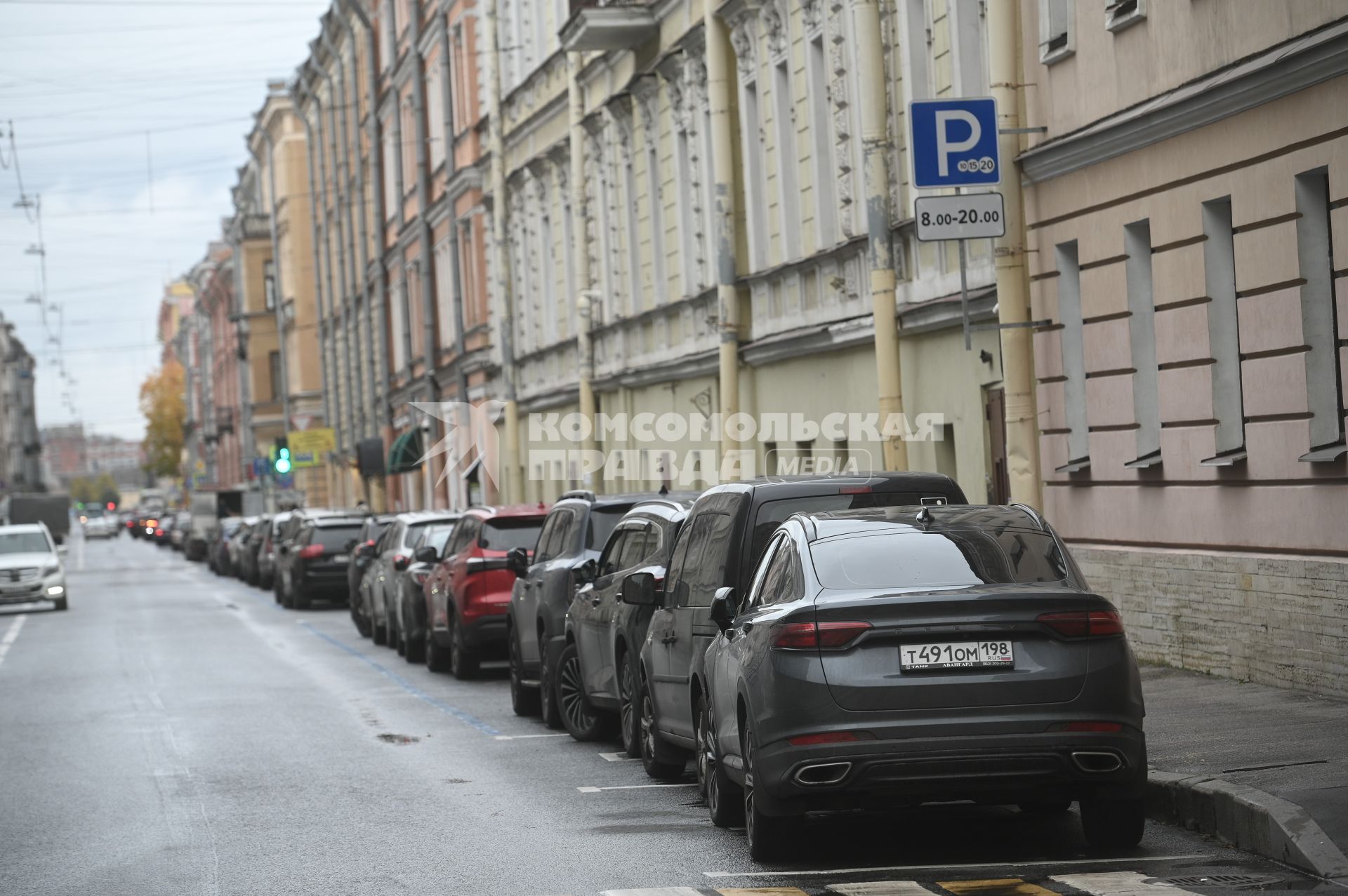 Новые тарифы на платную парковку начали действовать в Петербурге