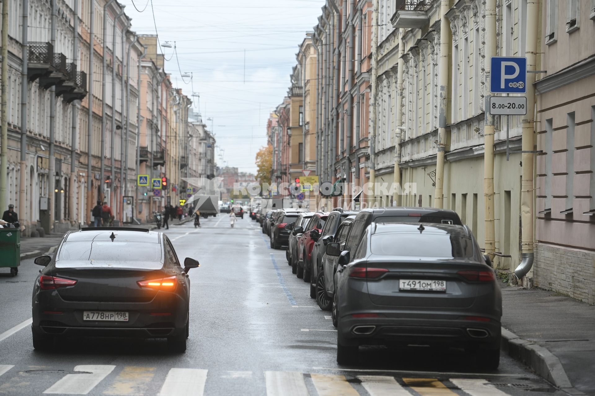 Новые тарифы на платную парковку начали действовать в Петербурге