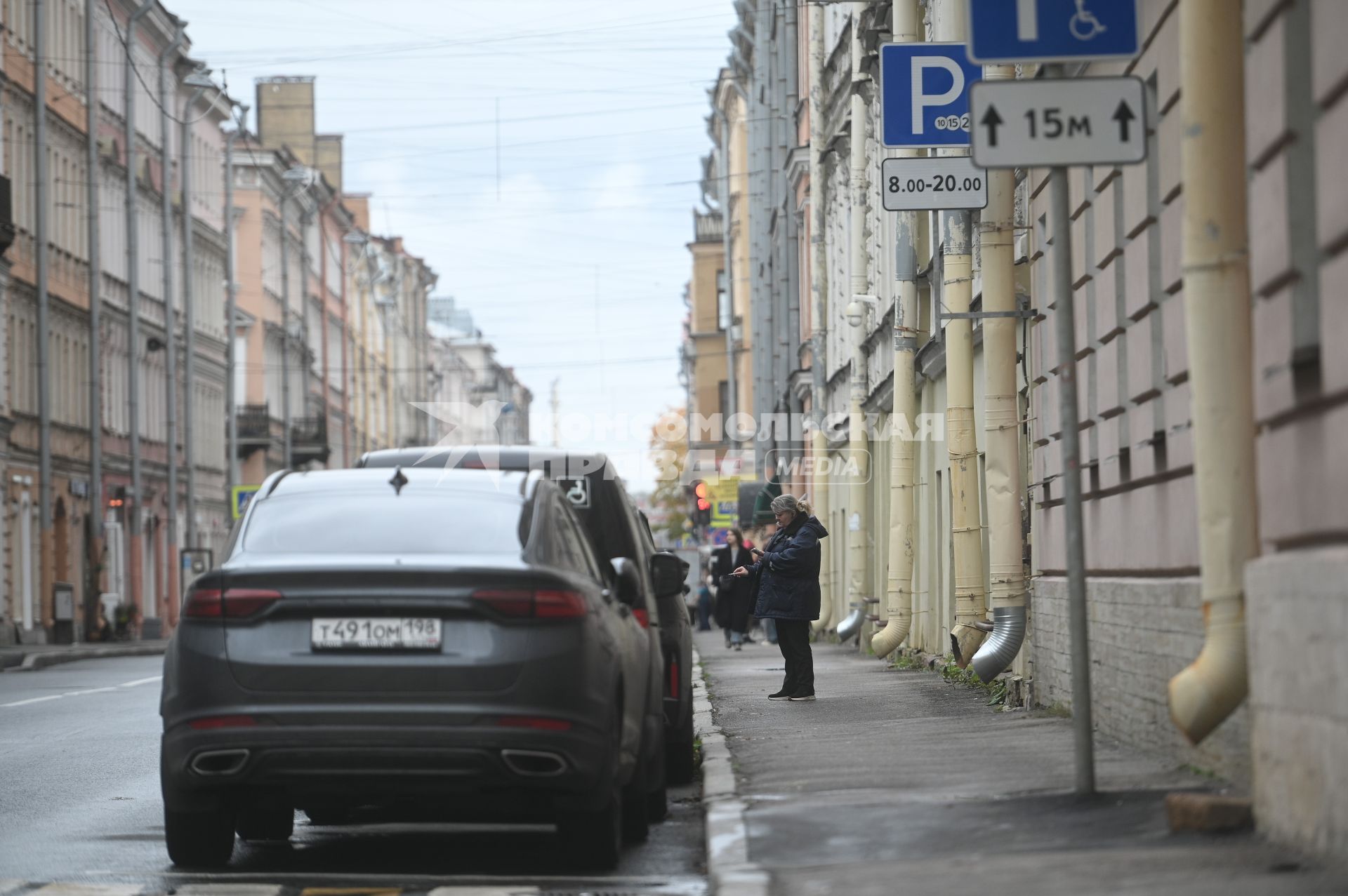 Новые тарифы на платную парковку начали действовать в Петербурге