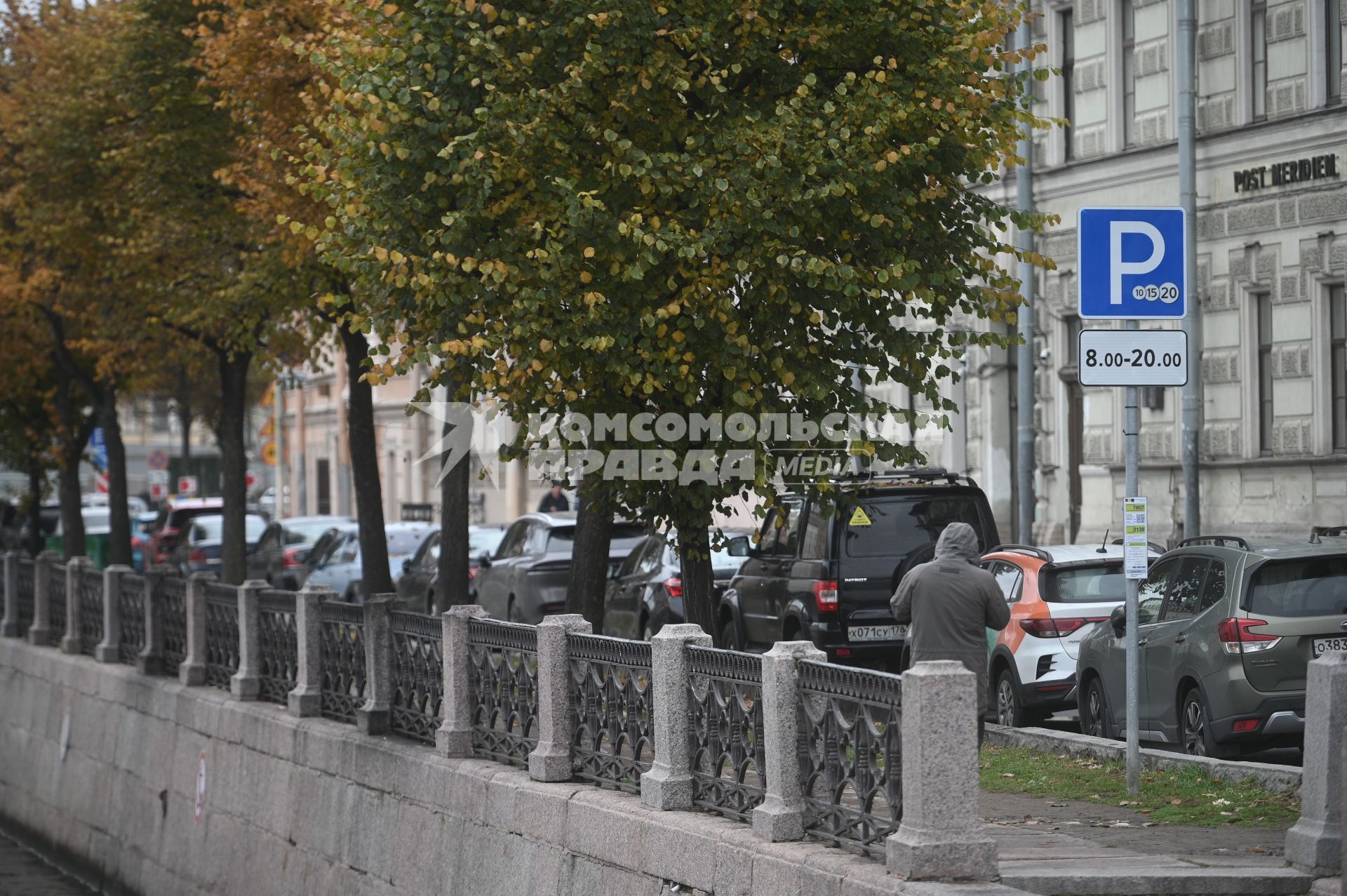 Новые тарифы на платную парковку начали действовать в Петербурге