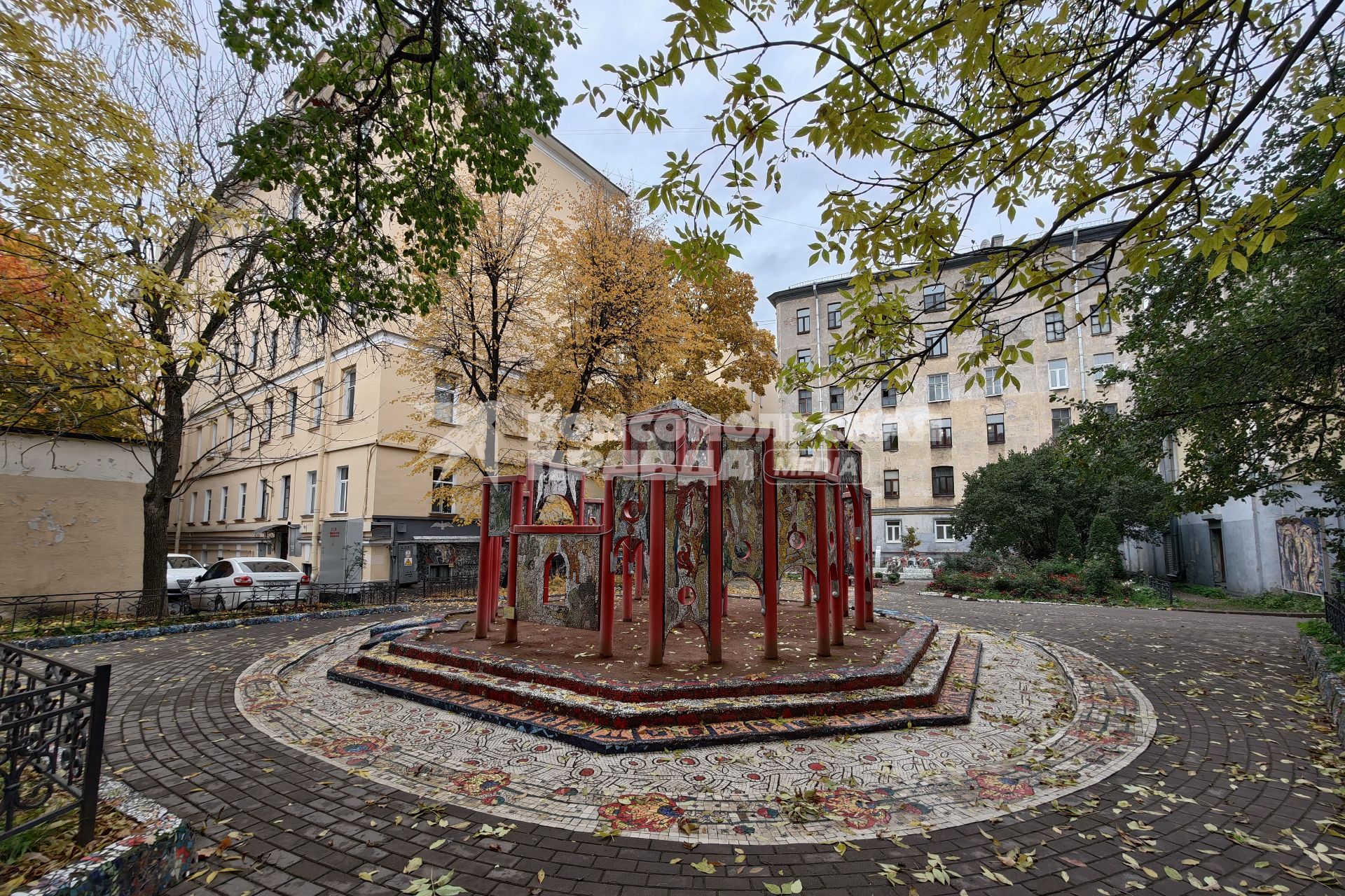 Необычные дворы Петербурга