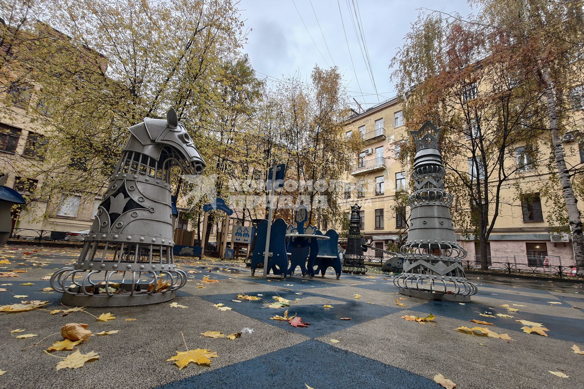 Необычные дворы Петербурга