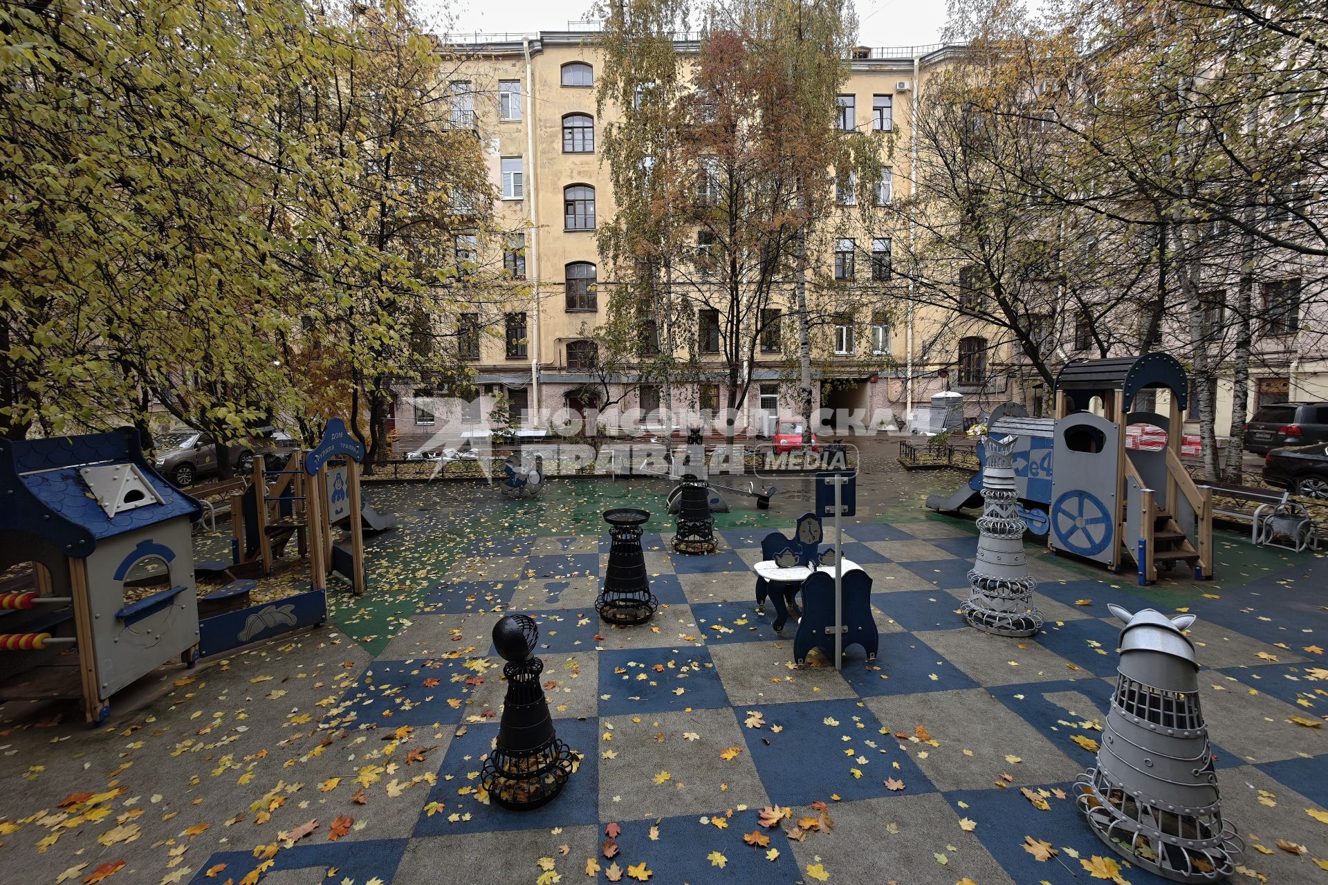 Необычные дворы Петербурга