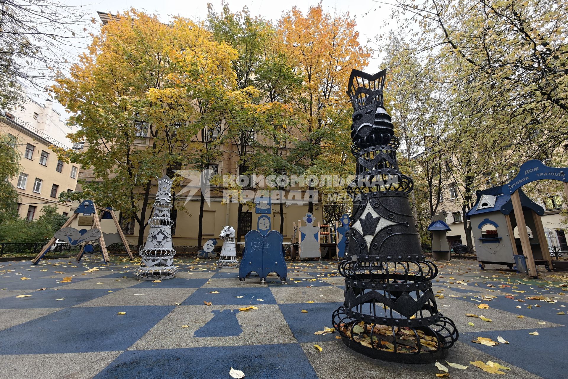 Необычные дворы Петербурга