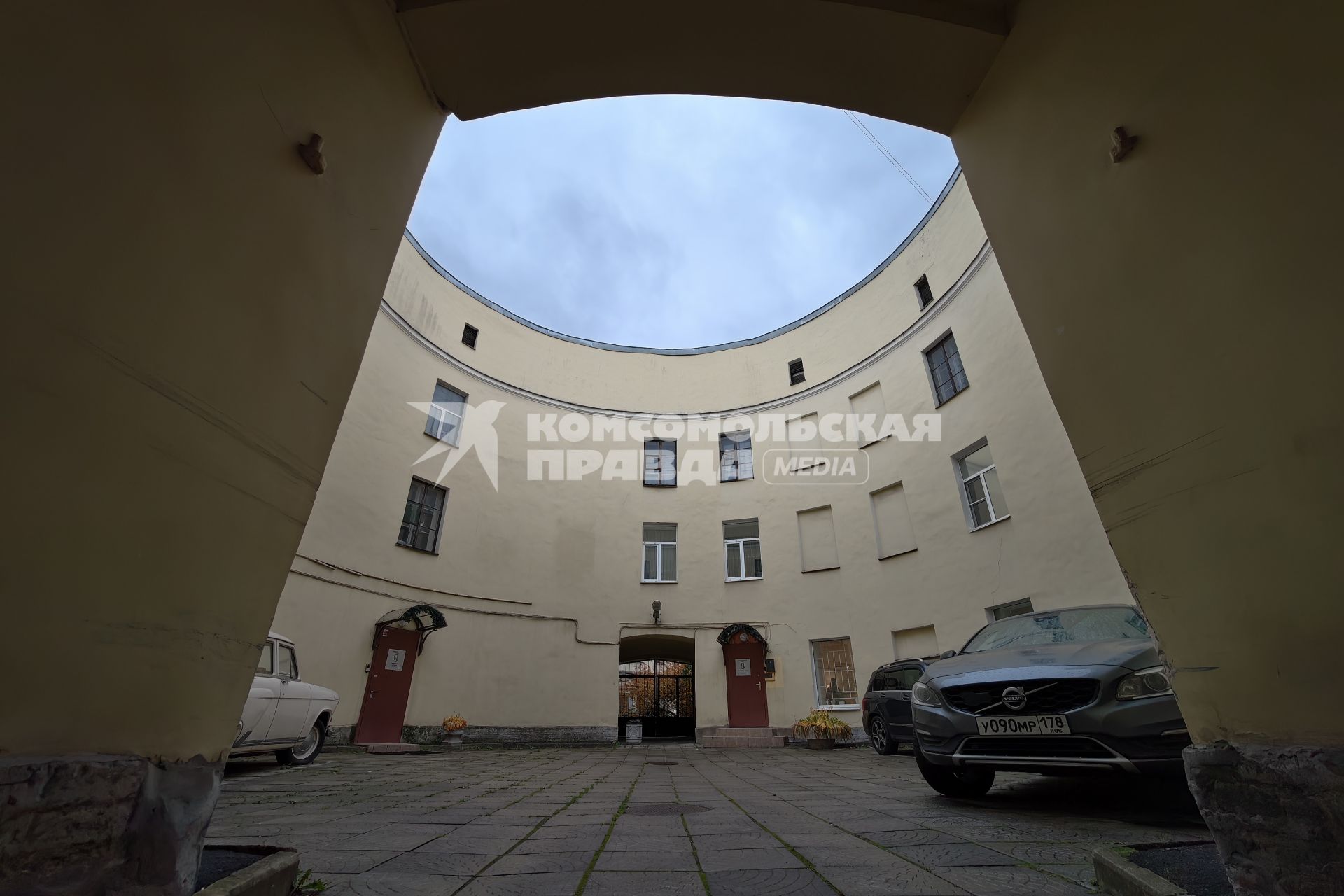 Необычные дворы Петербурга