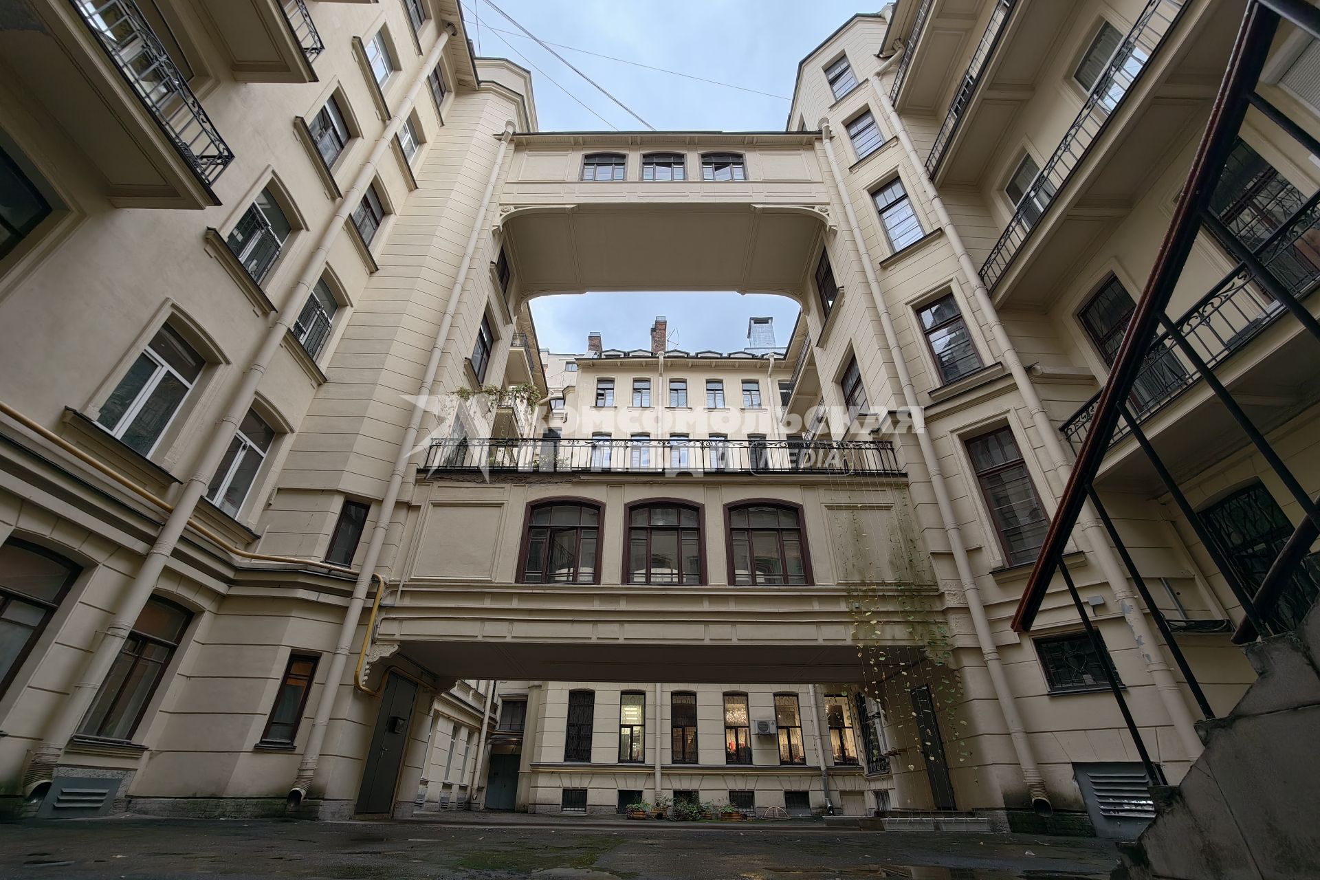 Необычные дворы Петербурга