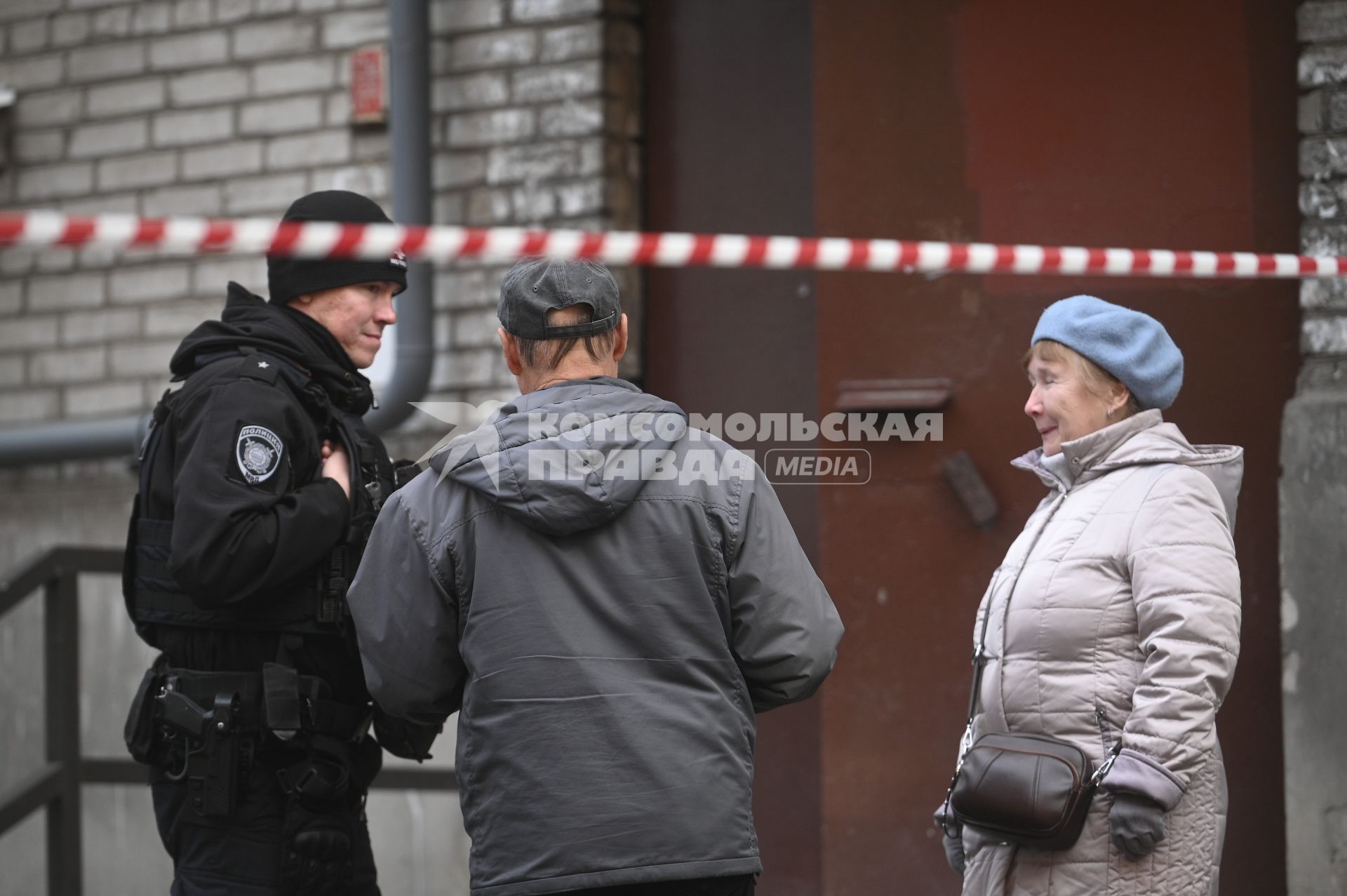 Провал грунта на улице Харченко в Санкт-Петербурге