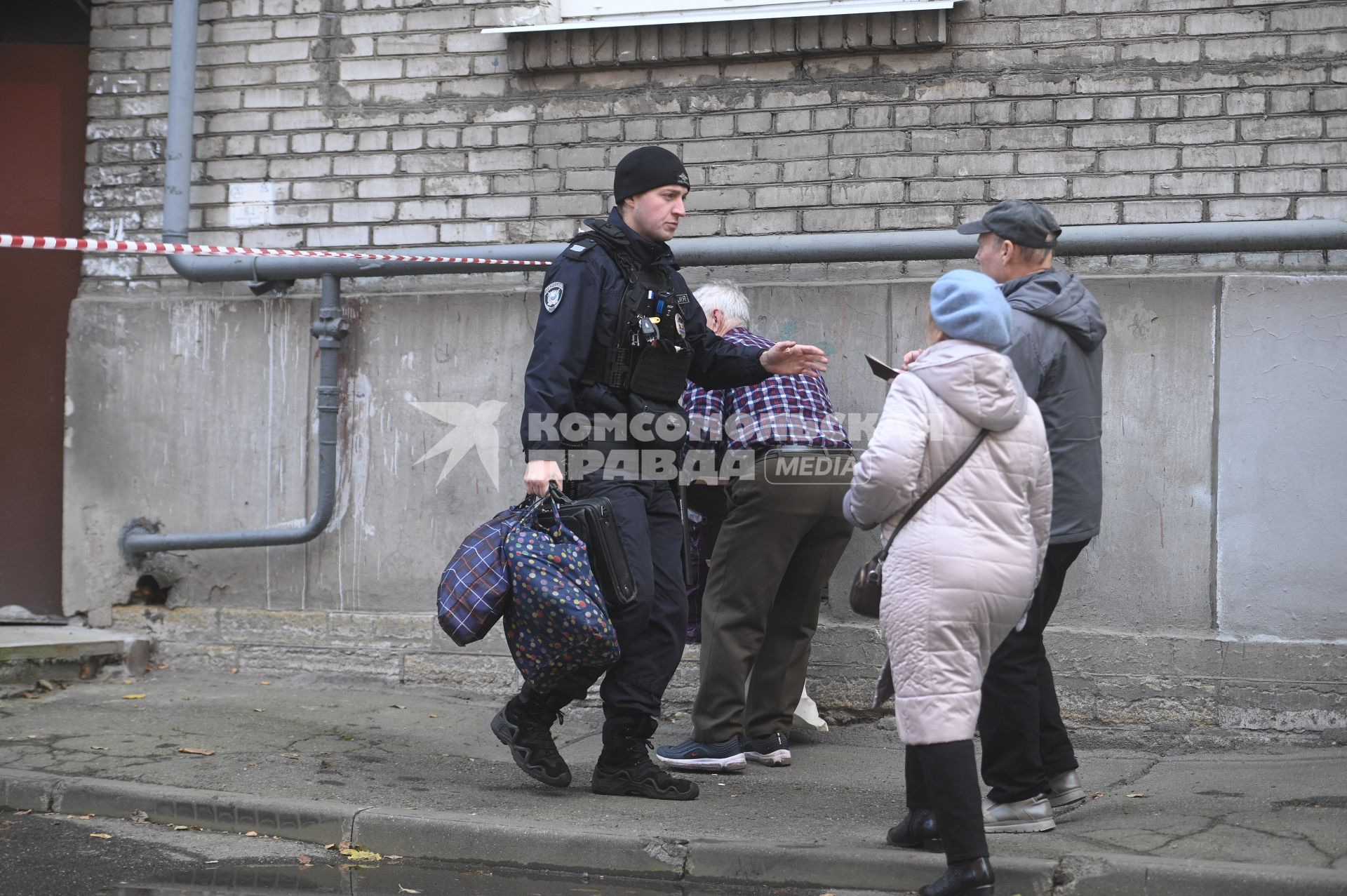 Провал грунта на улице Харченко в Санкт-Петербурге