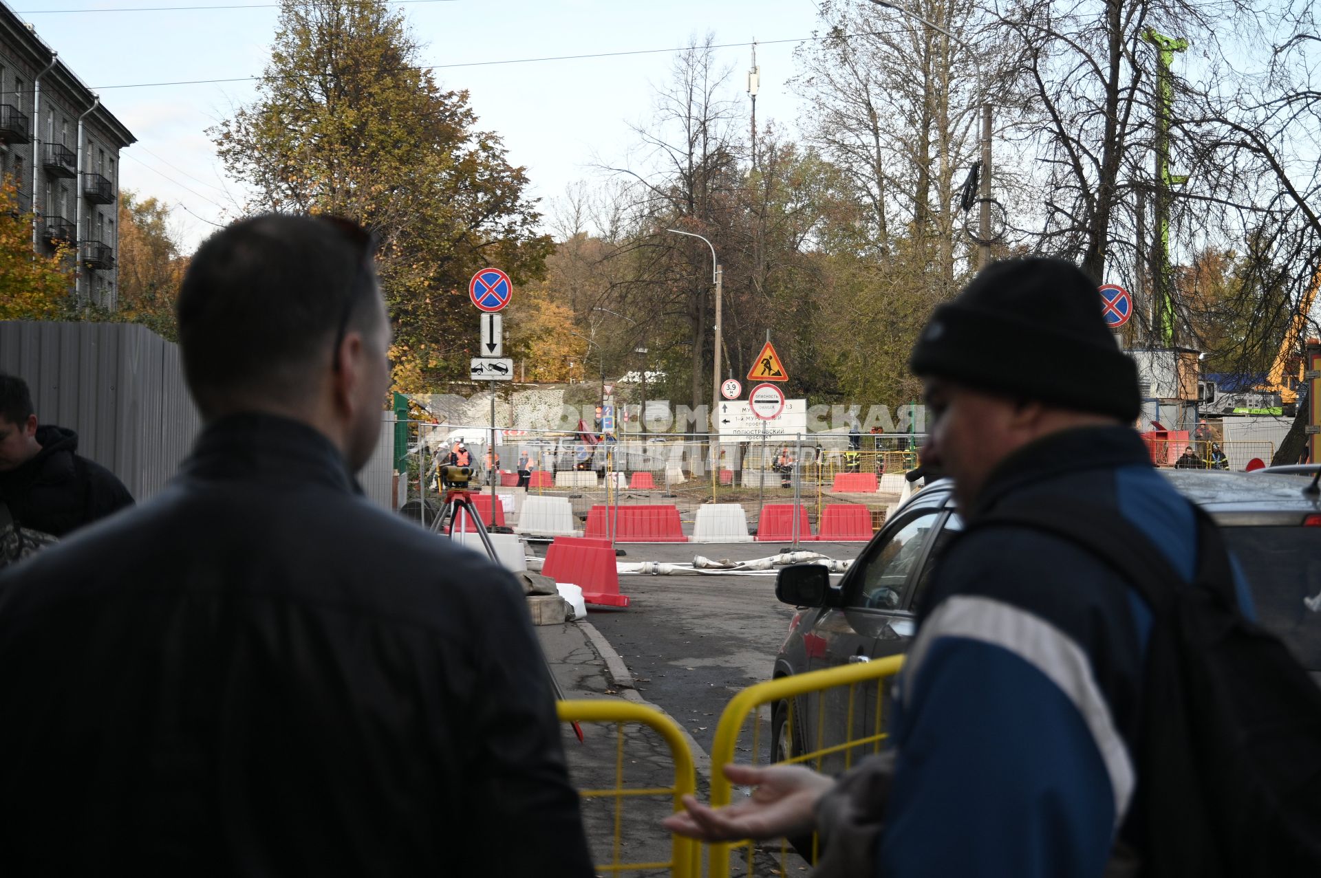 Провал грунта на улице Харченко в Санкт-Петербурге