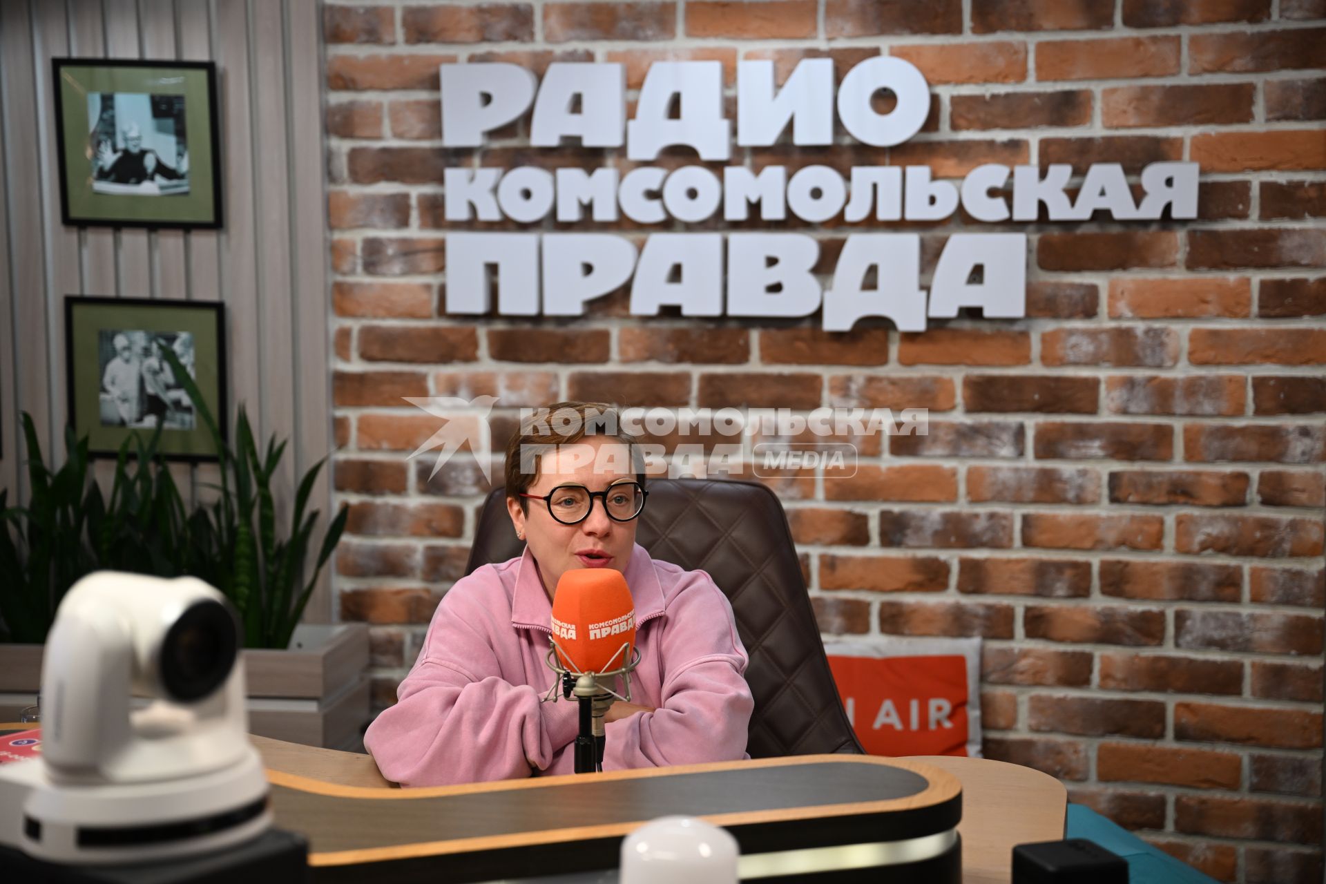 Тутта Ларсен на радиостанции \"Комсомольская правда\"