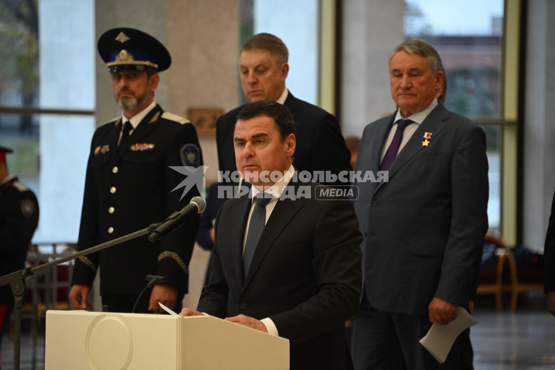 Вручение переходящего знамя Президента РФ казачьему кадетскому корпусу