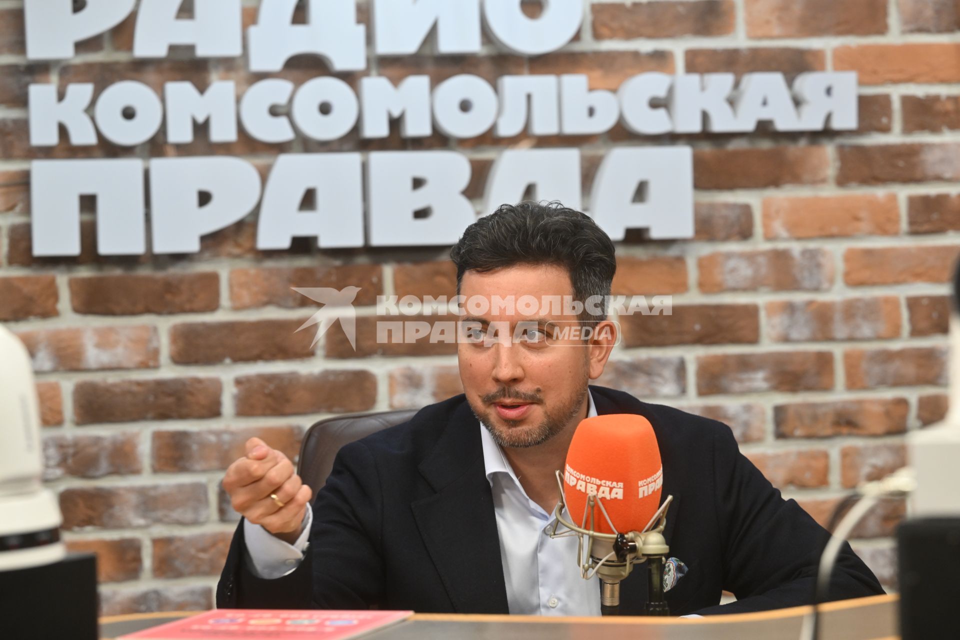 Иван Барсола на радиостанции Комсомольская правда\"