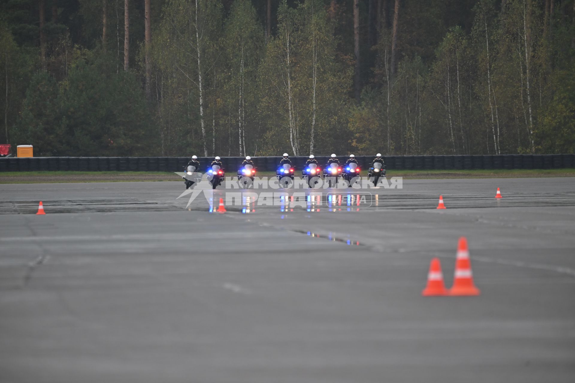 Соревнования по скоростному маневрированию водителей ФСО России в Подмосковье