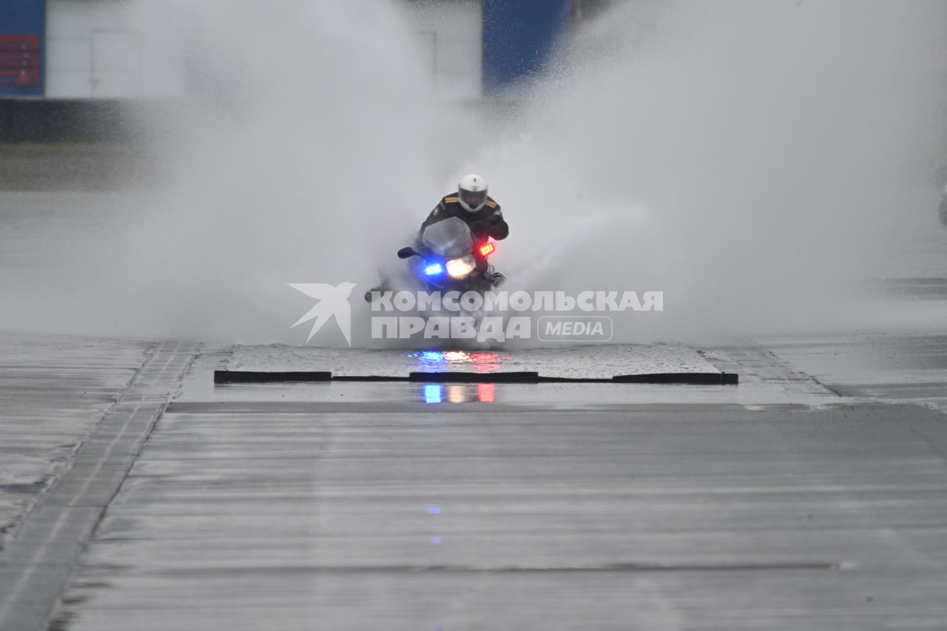 Соревнования по скоростному маневрированию водителей ФСО России в Подмосковье