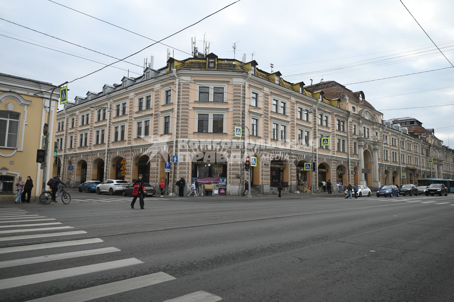 Рынок Апраксин двор в Санкт-Петербурге
