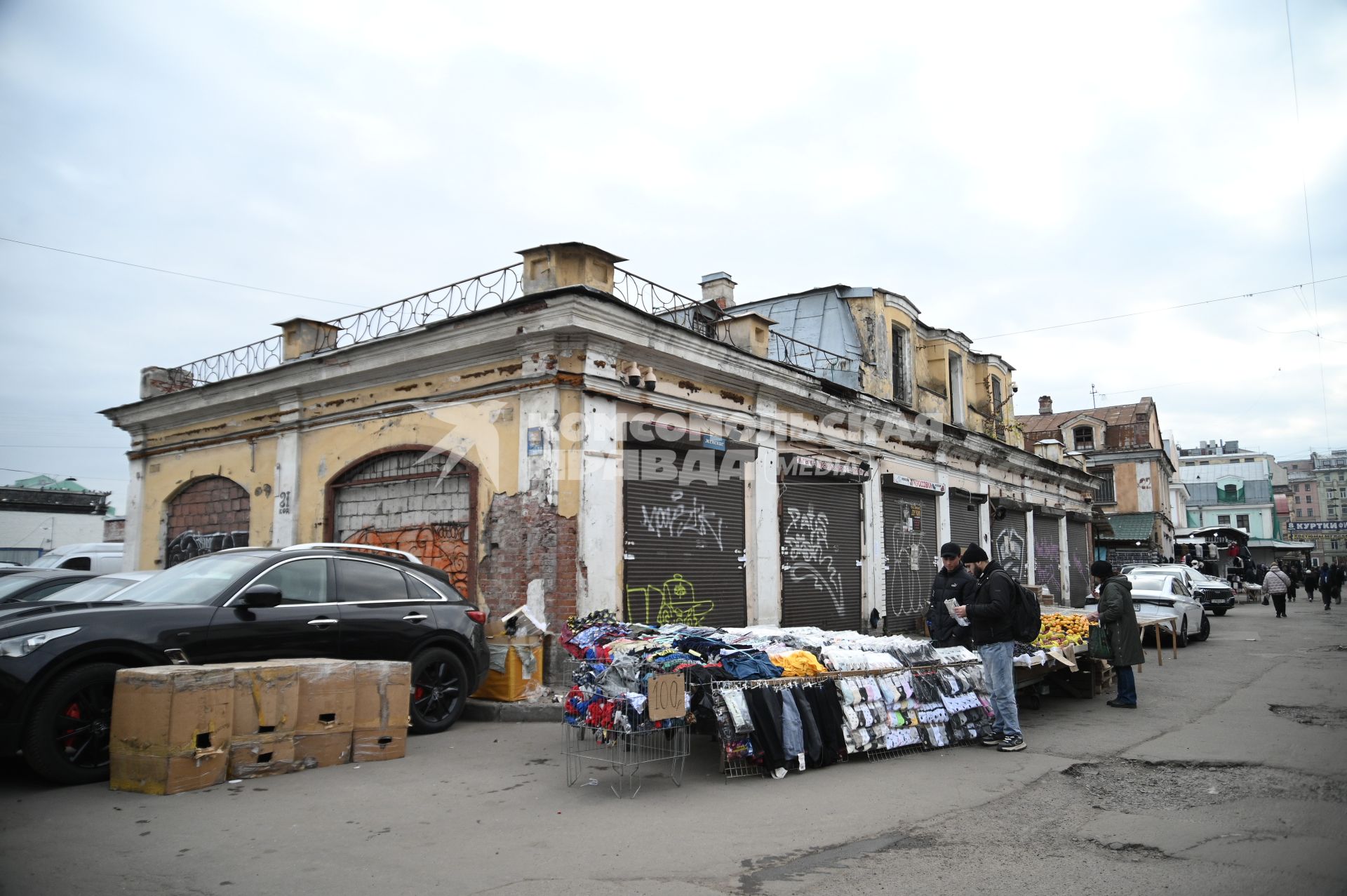 Рынок Апраксин двор в Санкт-Петербурге