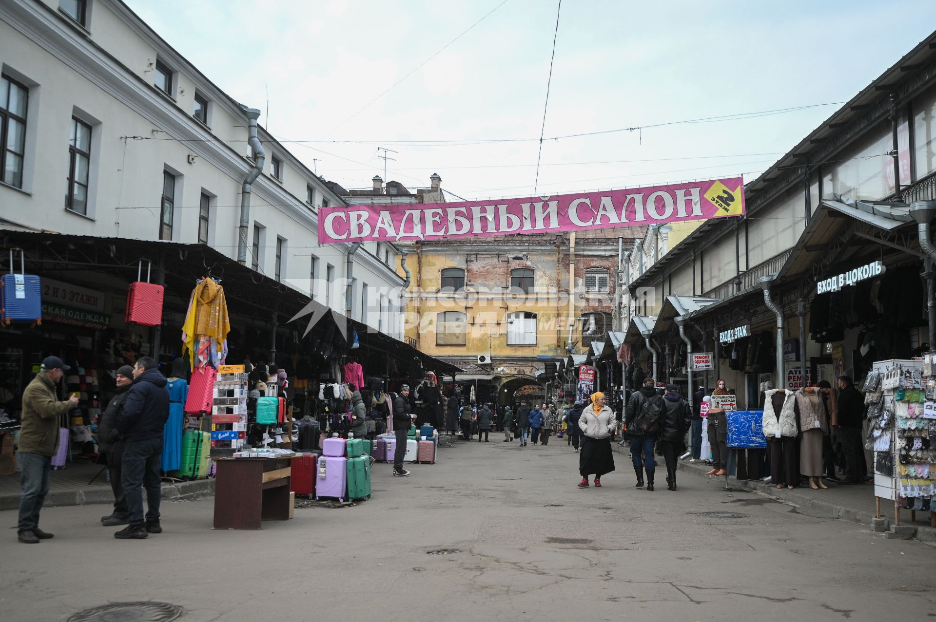 Рынок Апраксин двор в Санкт-Петербурге