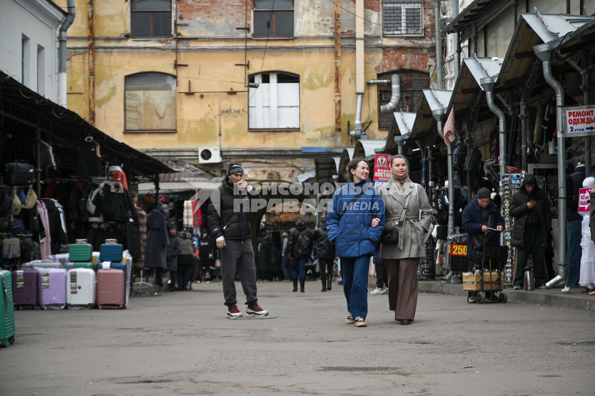Рынок Апраксин двор в Санкт-Петербурге