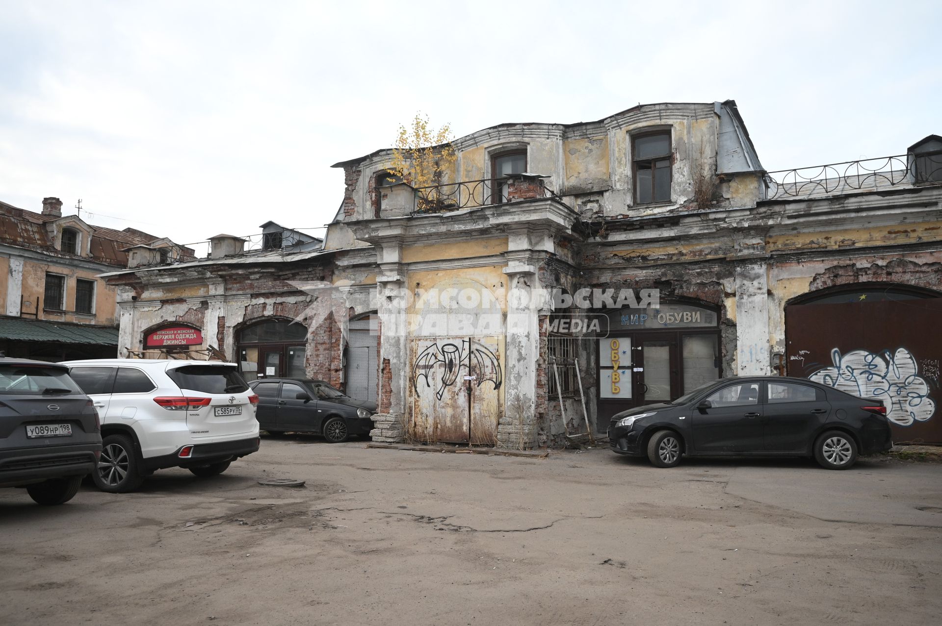 Рынок Апраксин двор в Санкт-Петербурге