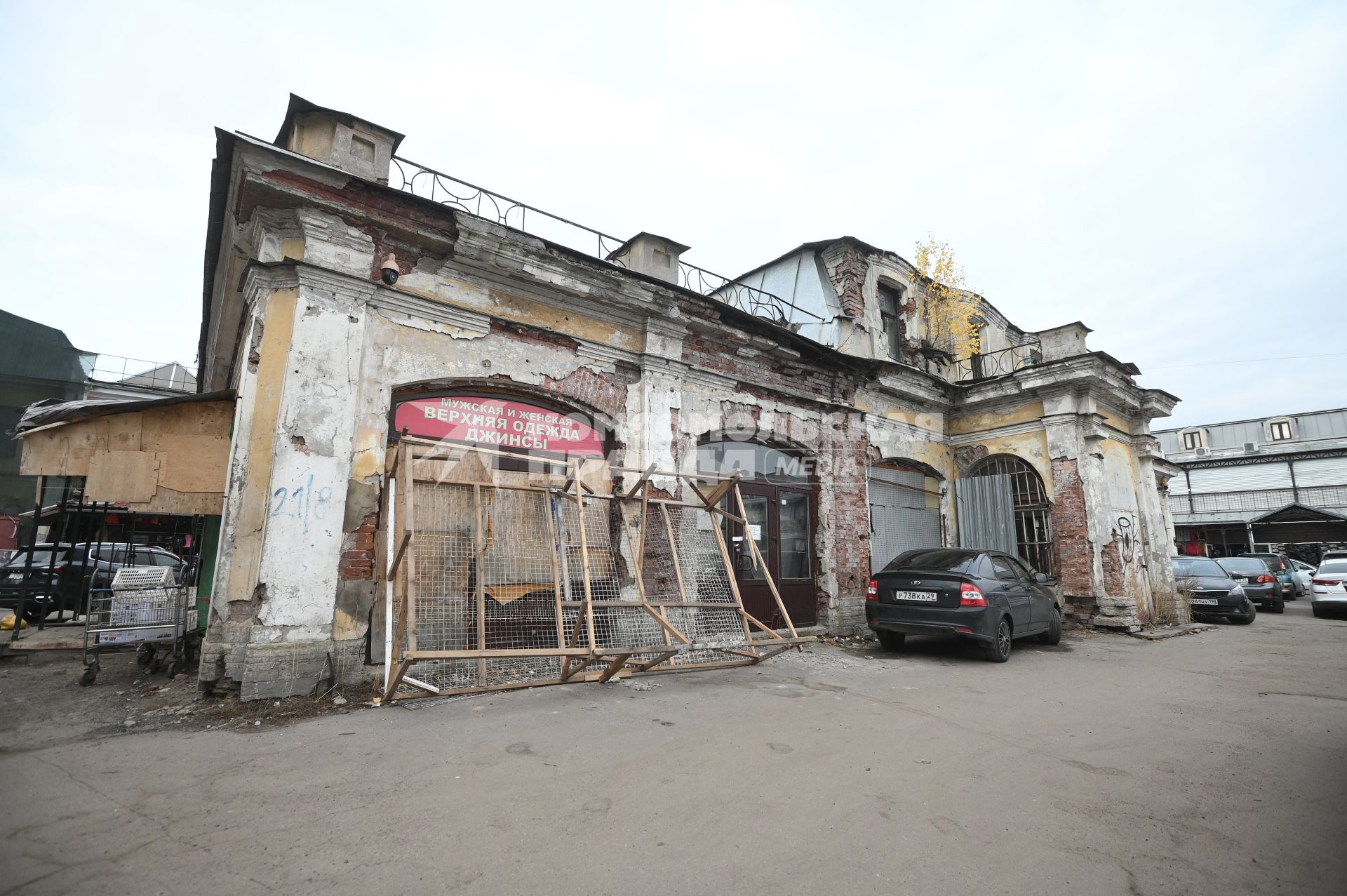 Рынок Апраксин двор в Санкт-Петербурге