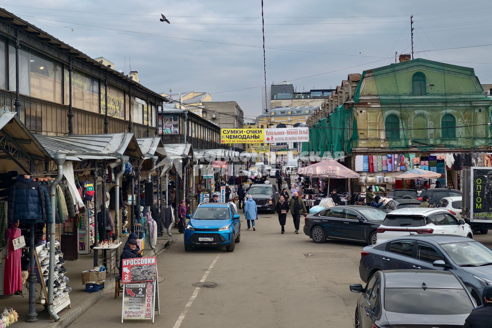 Рынок Апраксин двор в Санкт-Петербурге