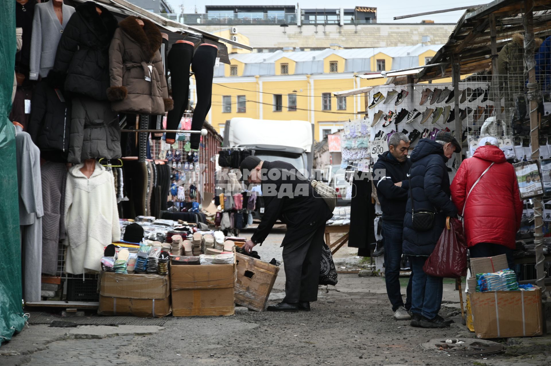 Рынок Апраксин двор в Санкт-Петербурге