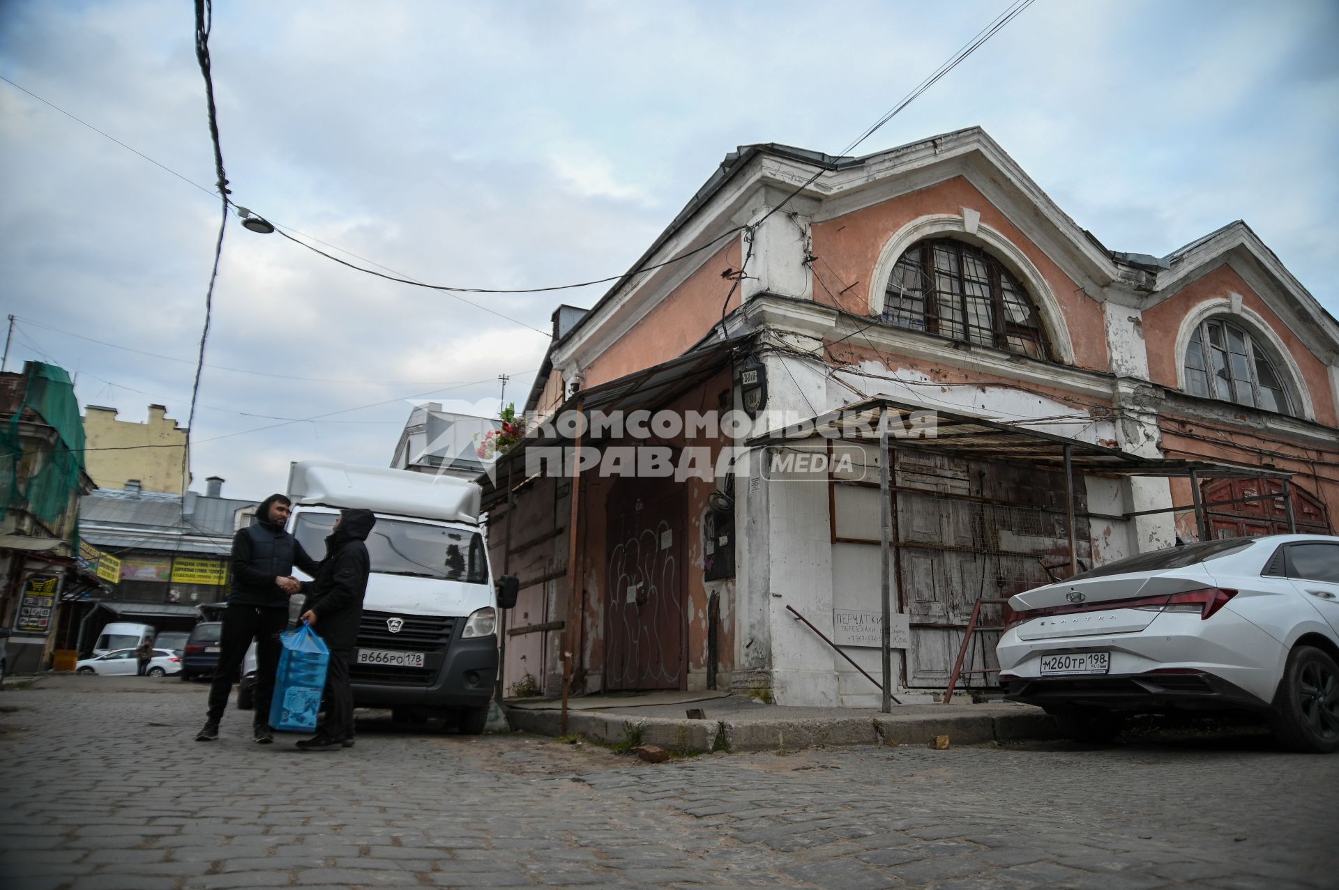 Рынок Апраксин двор в Санкт-Петербурге