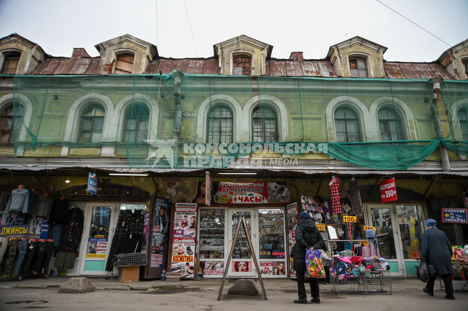 Рынок Апраксин двор в Санкт-Петербурге