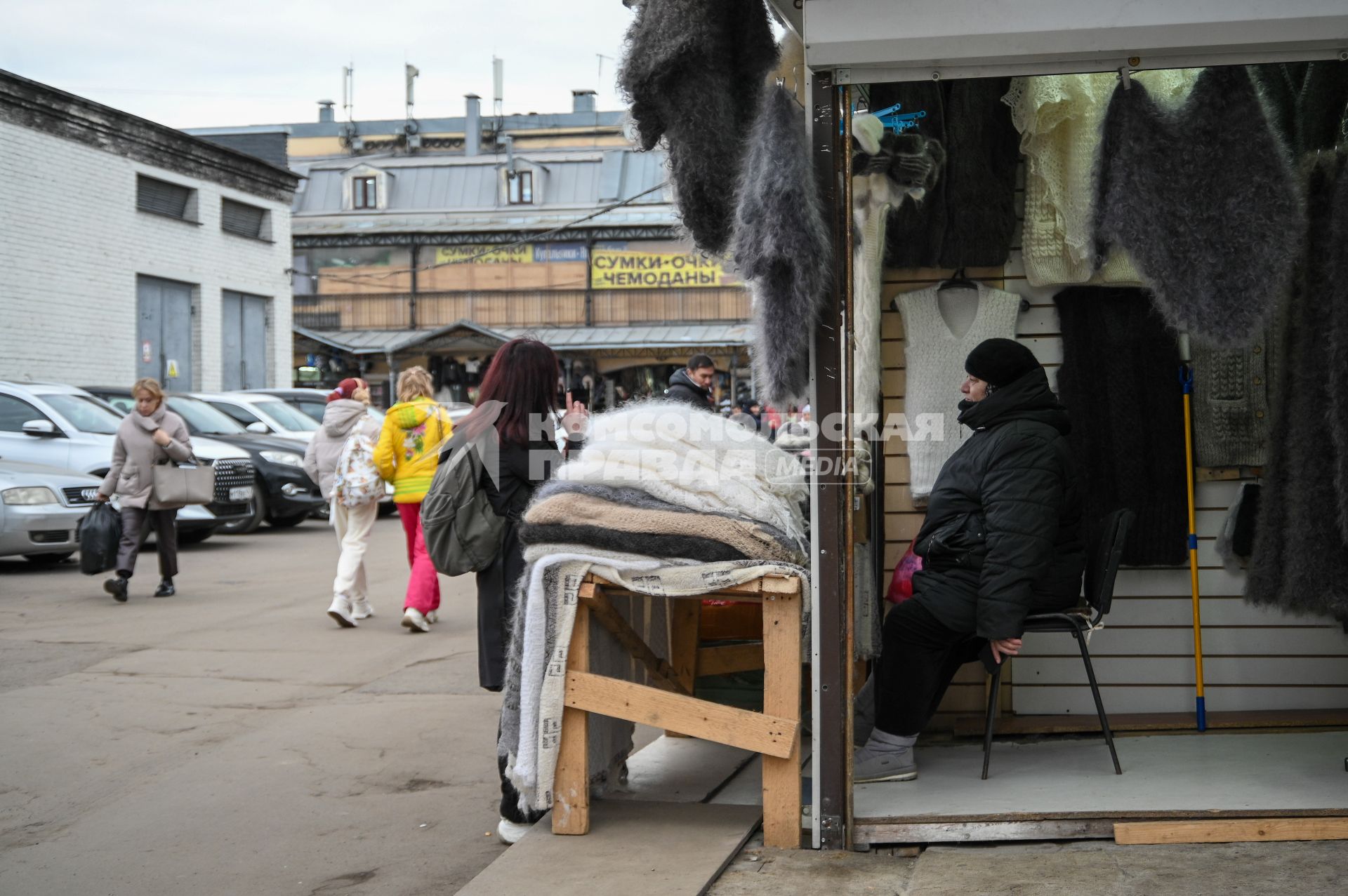 Рынок Апраксин двор в Санкт-Петербурге