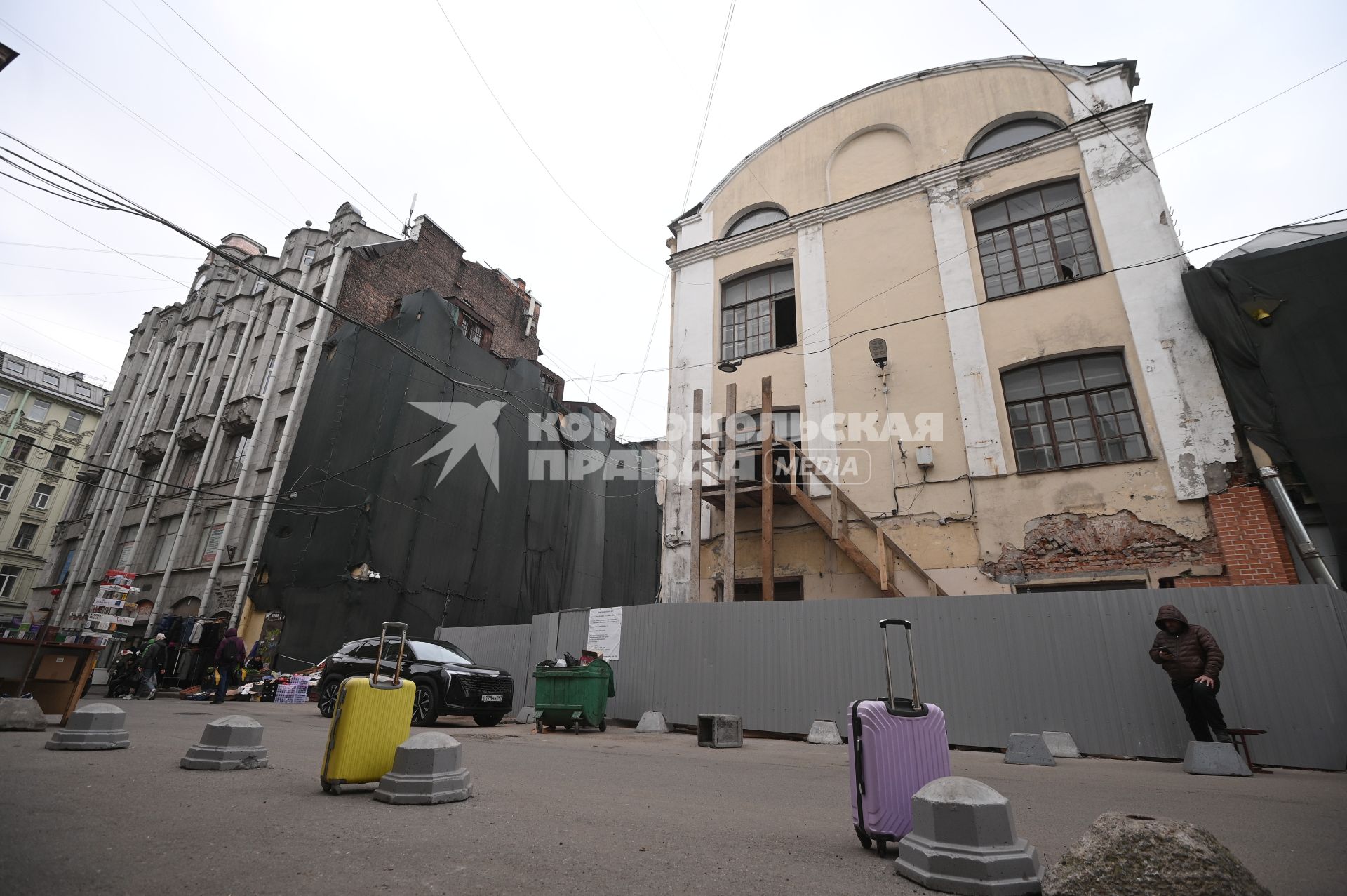 Рынок Апраксин двор в Санкт-Петербурге