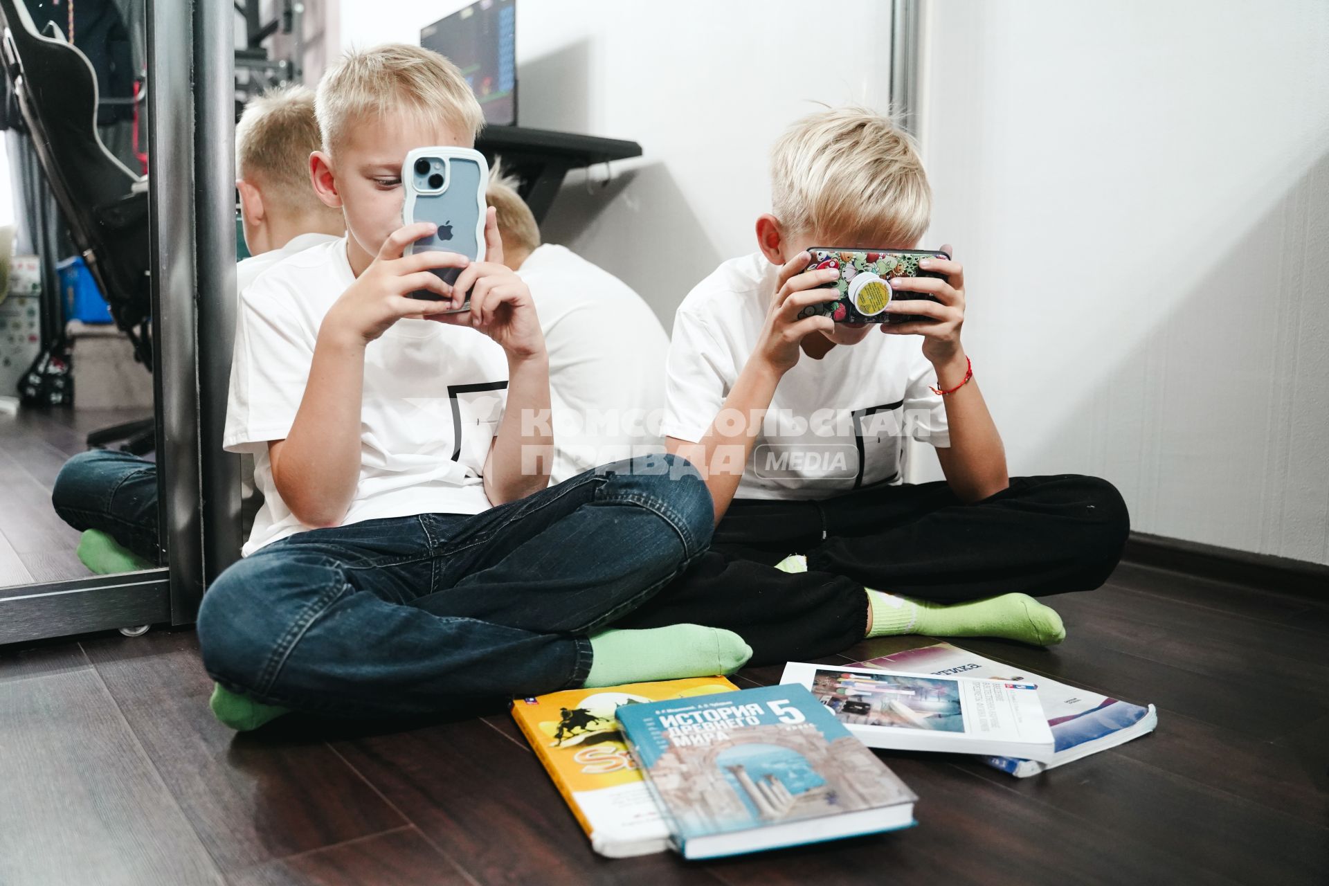 Дети с гаджетами