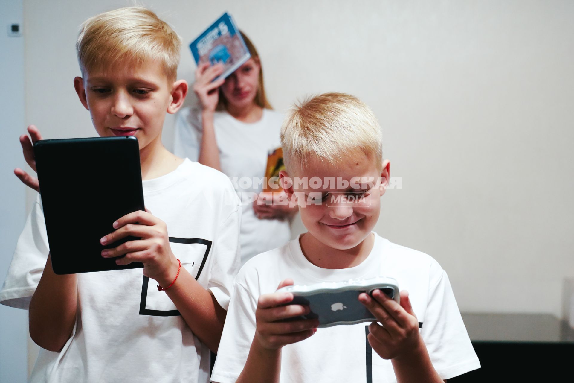 Дети с гаджетами