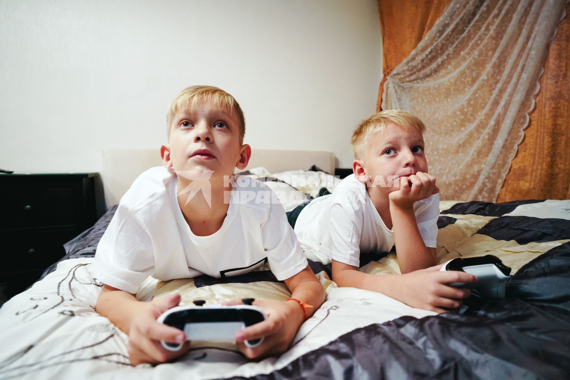 Дети с гаджетами