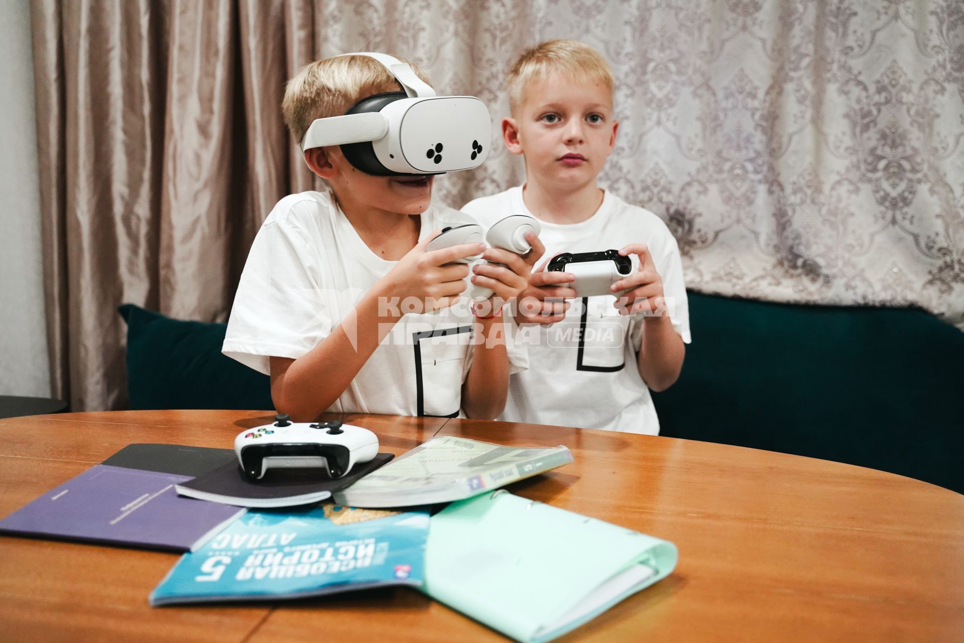 Дети с гаджетами