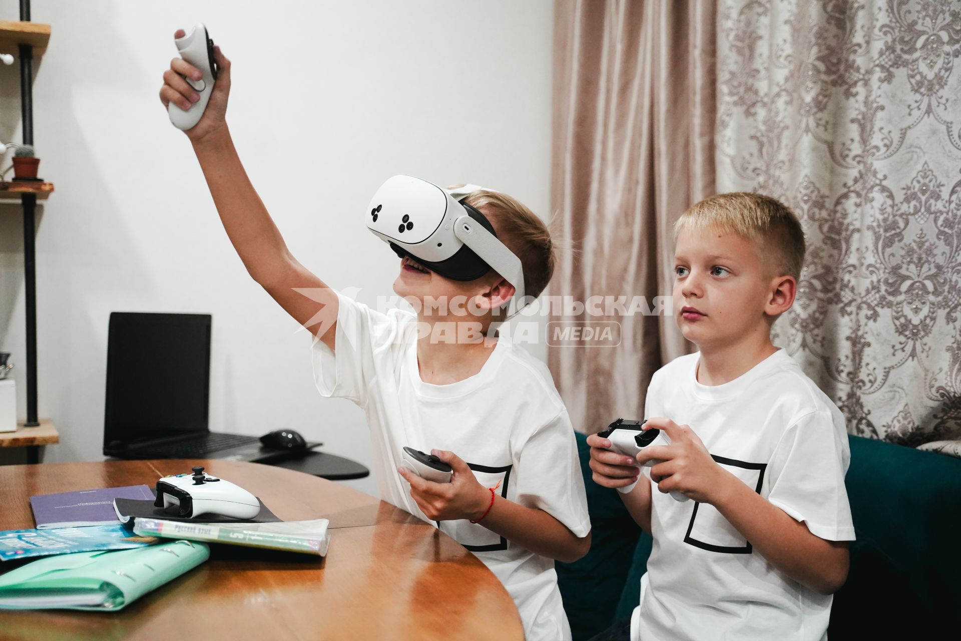 Дети с гаджетами