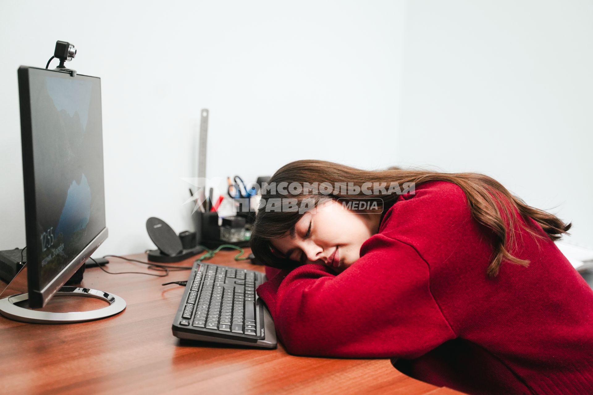 Девушка и компьютер