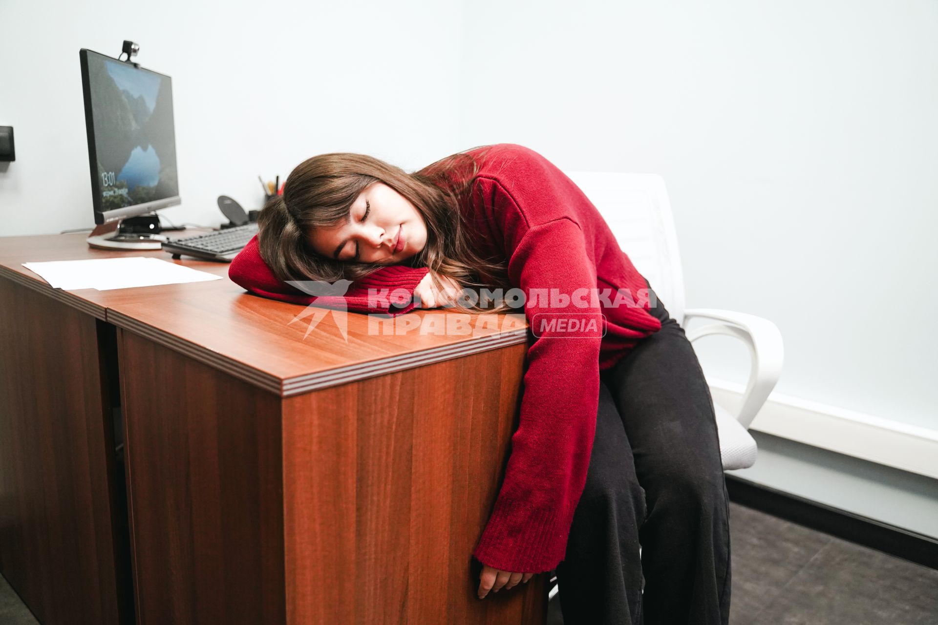 Девушка и компьютер