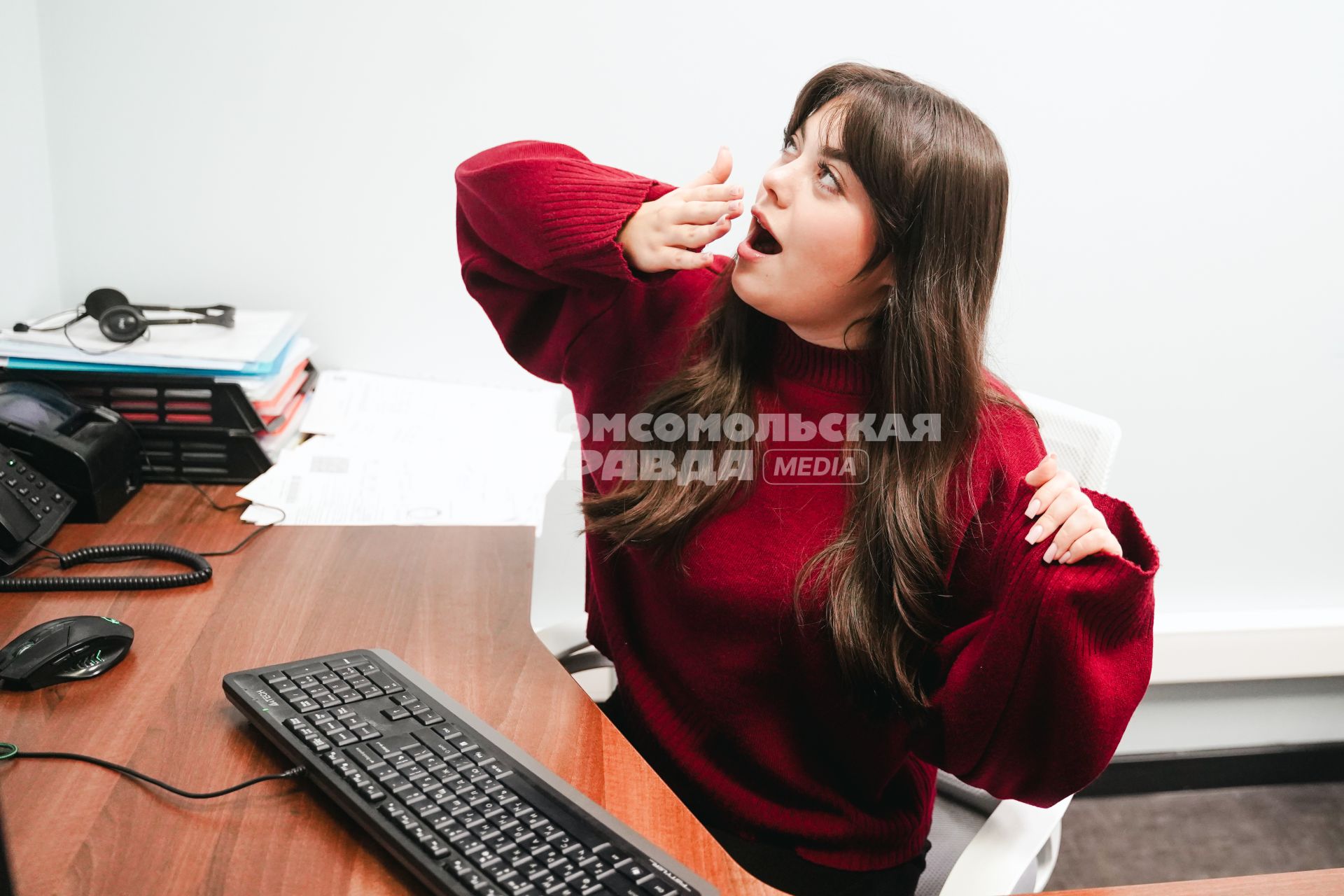 Девушка и компьютер