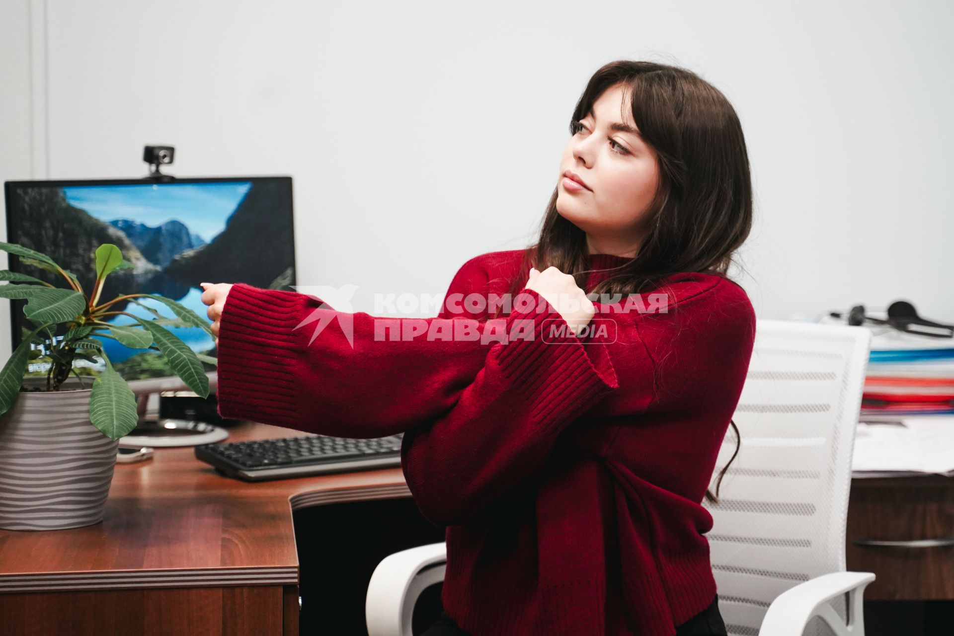 Девушка и компьютер