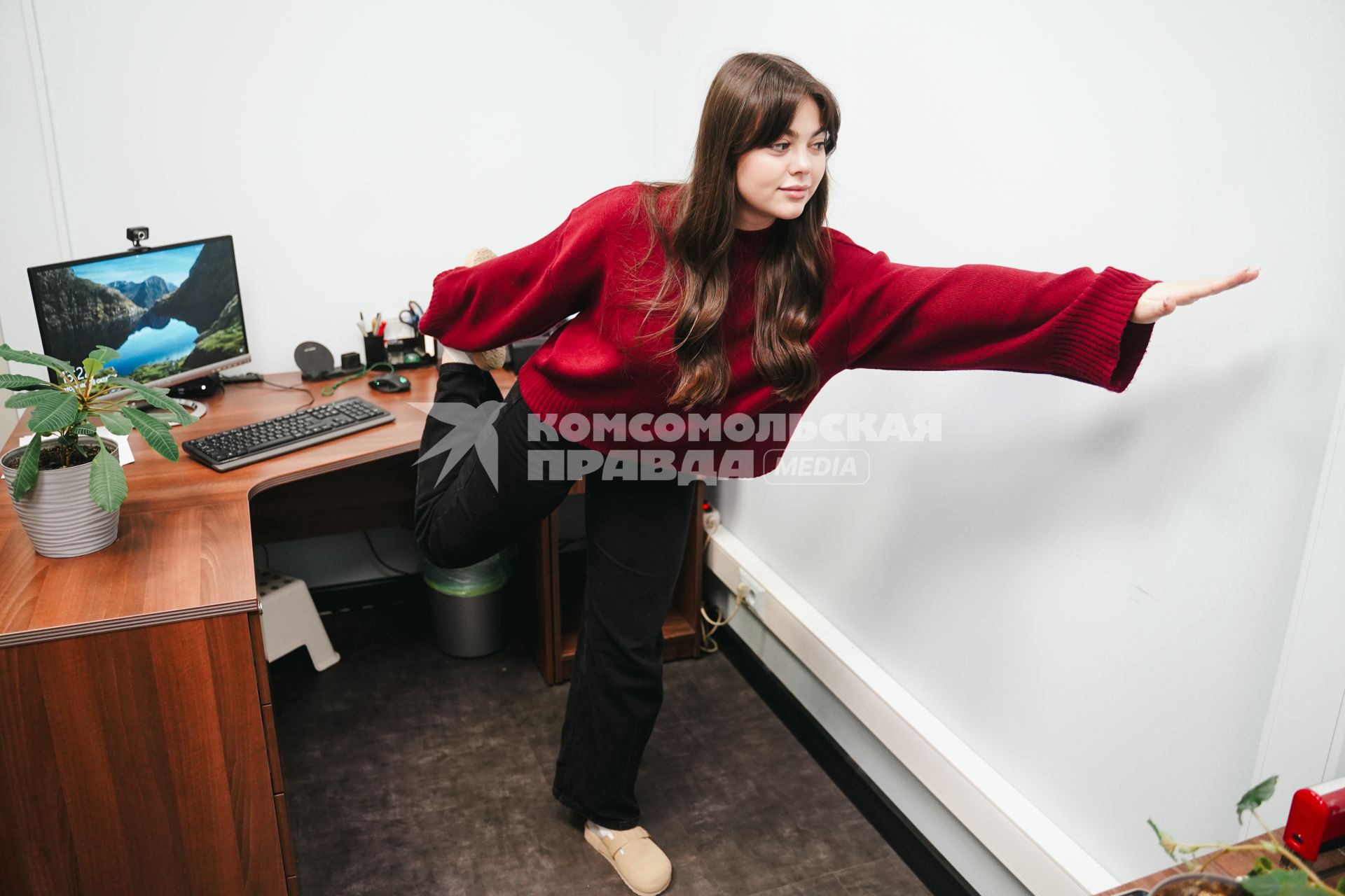 Девушка и компьютер